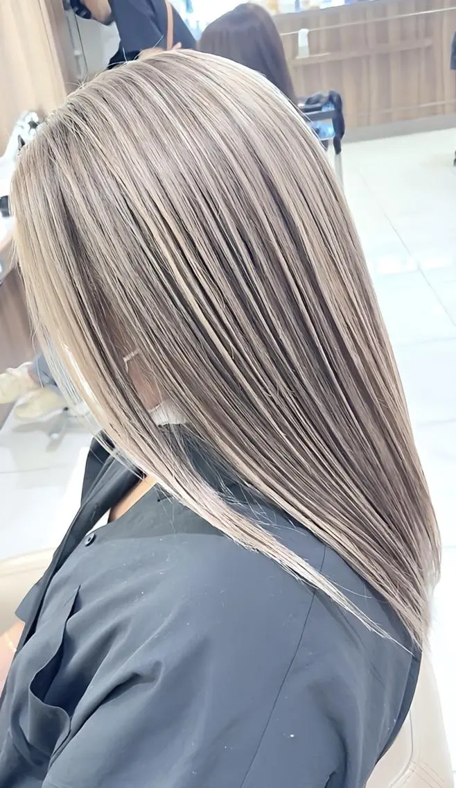 カラー セミロング ブリーチ 髪質改善 ヘアカラー トリートメント 渡邊楓果/髪質改善 ブリーチ/カラーのヘアスタイル