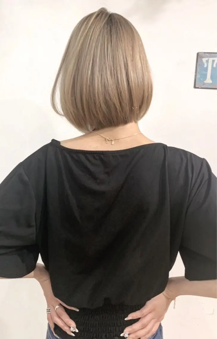 ショート カラー アッシュ バレイヤージュ ブリーチ デザインカラー グレージュ 京都大人女性ショート 徒歩1分/秋山のヘアスタイル