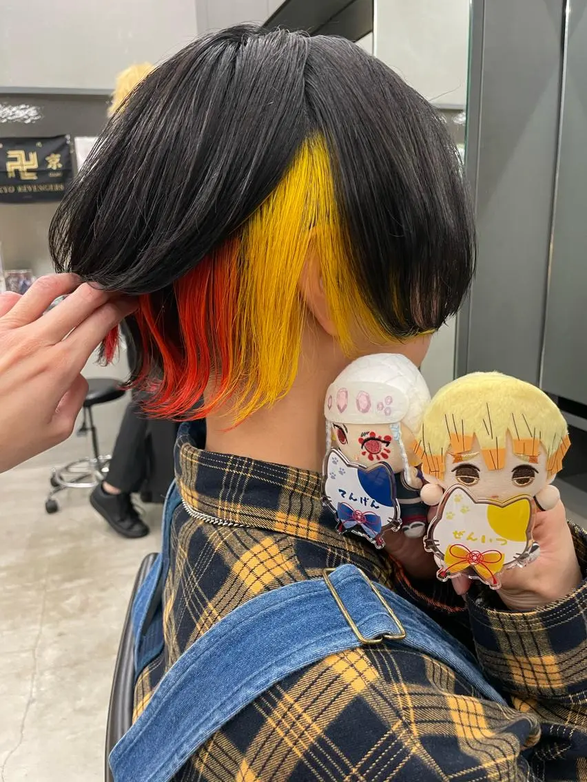 セミロング カラー インナーカラー 推し ブリーチ 髪質改善のヘアスタイル