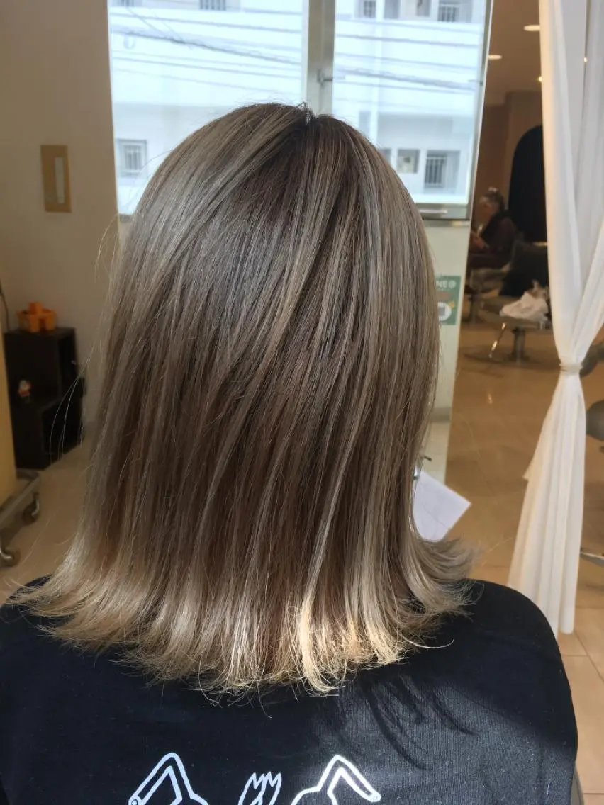 ミディアム カラー バレイヤージュ ブリーチ ケアブリーチ レイヤーカット 森島 雅之のヘアスタイル