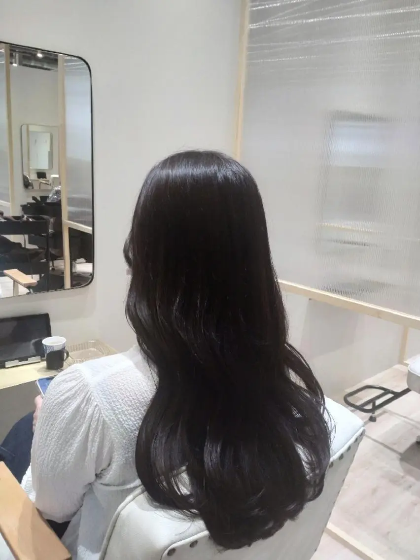 ロング カラー アッシュ アッシュグレー アッシュグレージュ グレージュ 中村 友莉夏のヘアスタイル