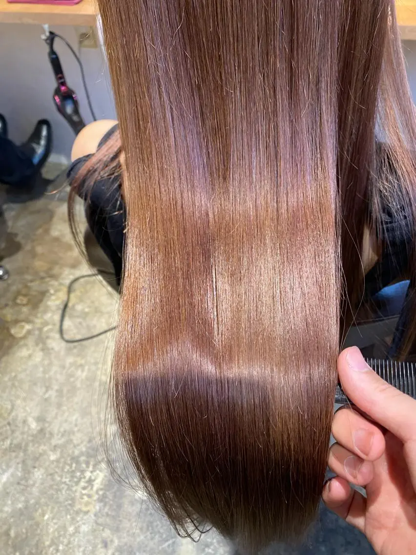 ミディアム カラー レイヤー×艶髪特化 マネージャー安藤光司のヘアスタイル