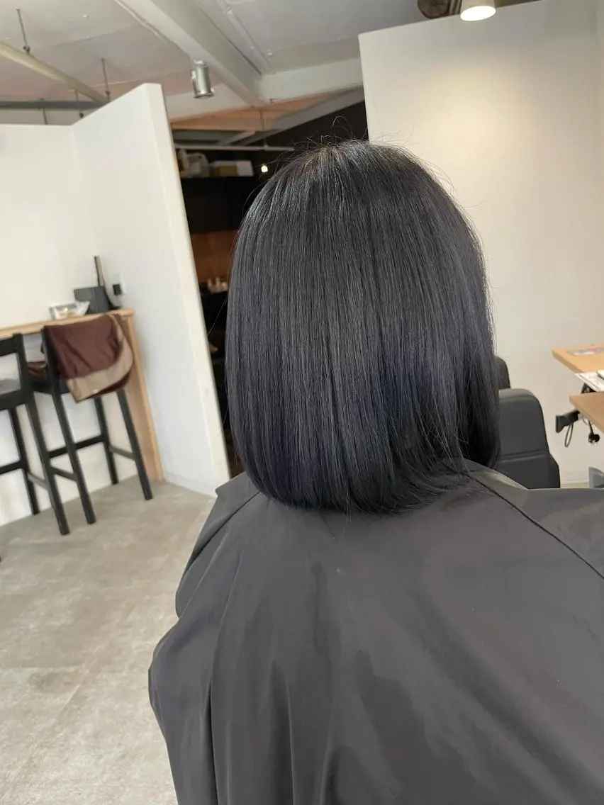 ショート カラー 黒髪 ブルーカラー ブルーブラック ヘアカラー トリートメント ヘアセット 難波ブリーチカラー 伊藤洋輝のヘアスタイル
