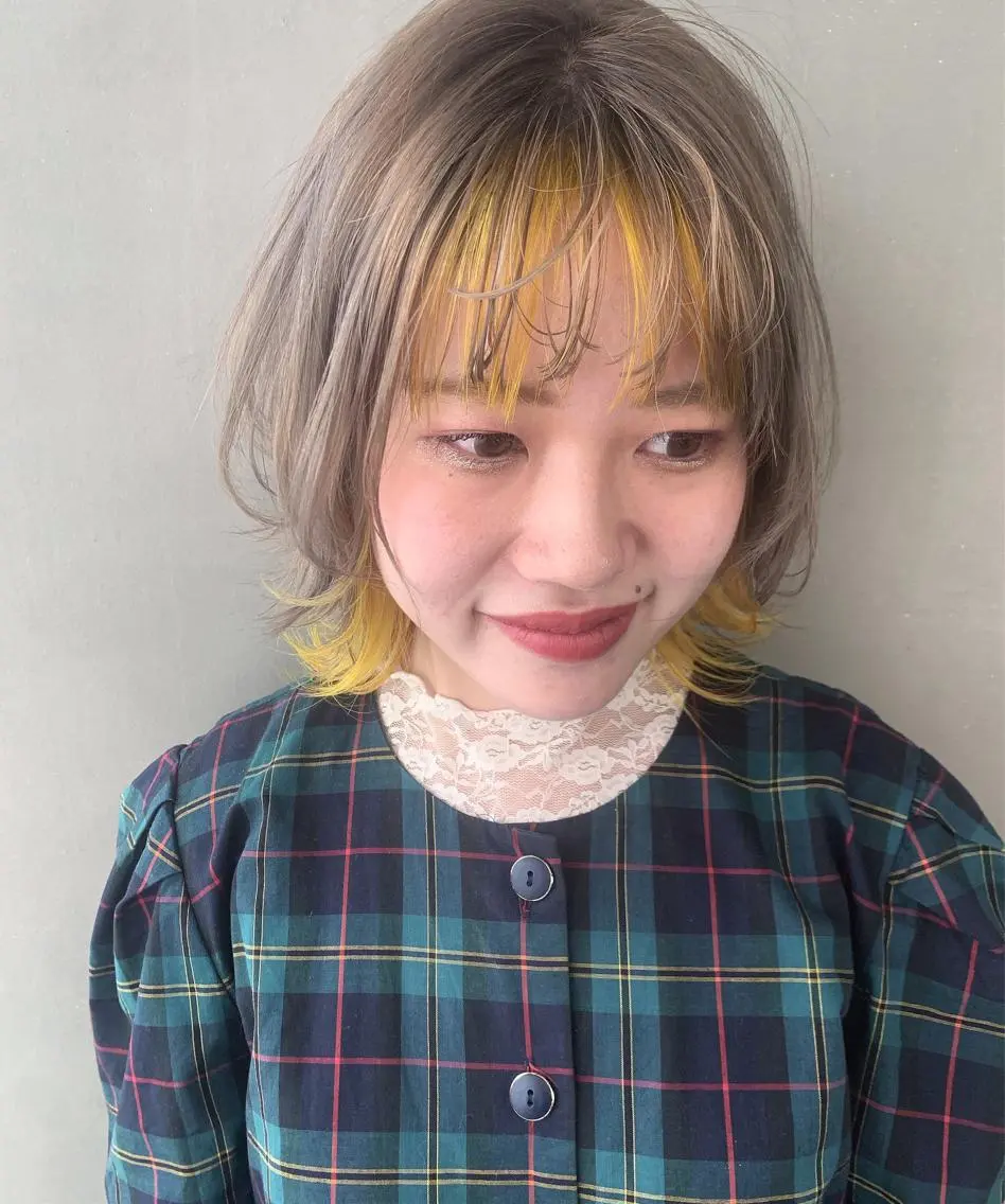 ショート カラー ベージュカラー ハイトーンカラー インナーカラー ホワイトベージュ ウルフカット ウルフレイヤーカット /チヒロのヘアスタイル