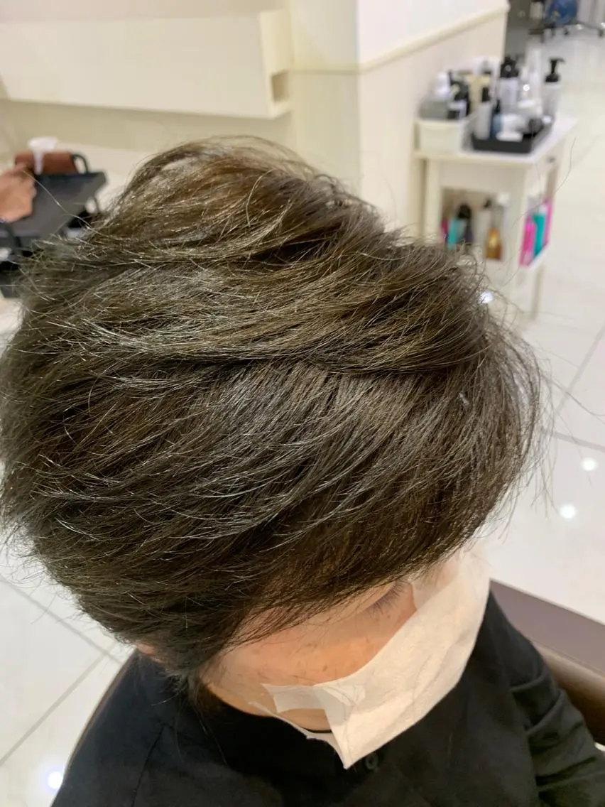 ショート カラー ブラウンカラー オリーブブラウン ヘアカラー 小田切 栄司のヘアスタイル