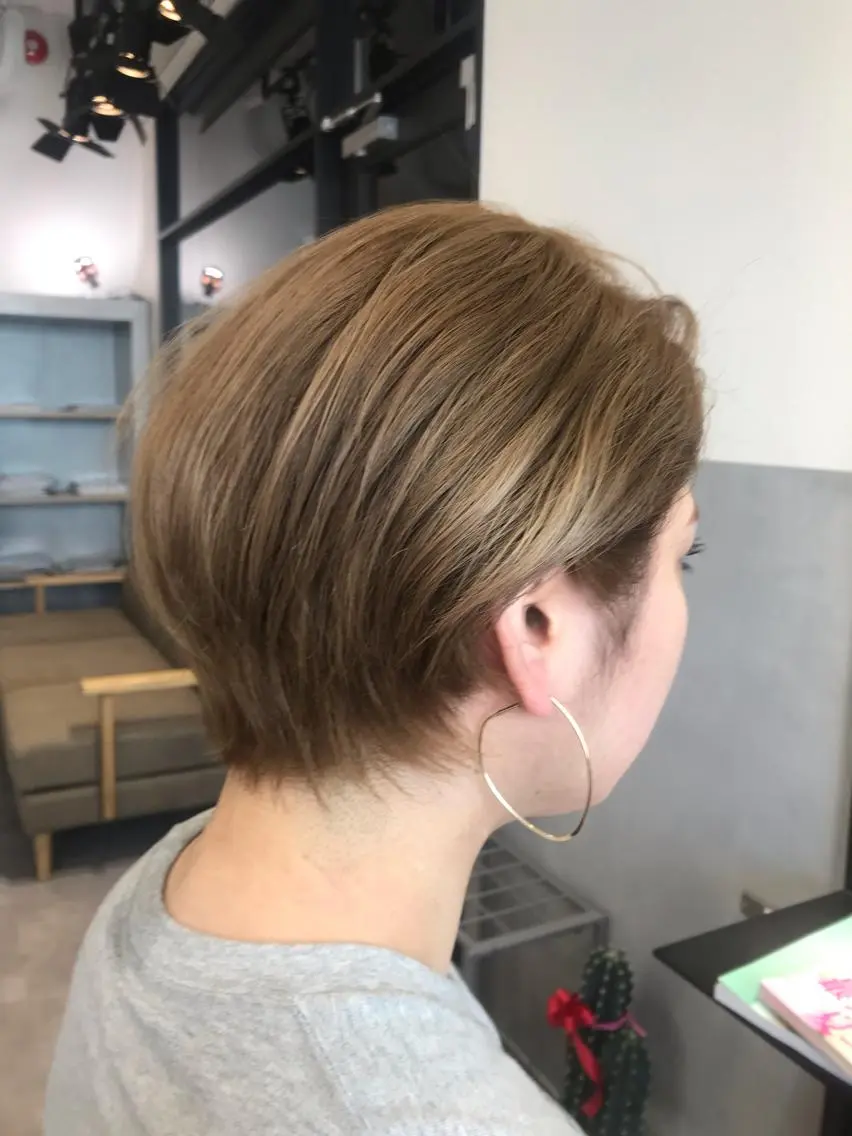 ショート カラー ベージュカラー ダブルカラー イルミナカラー ヘアカラー 色気レイヤー& ショートはお任せ🌟のヘアスタイル