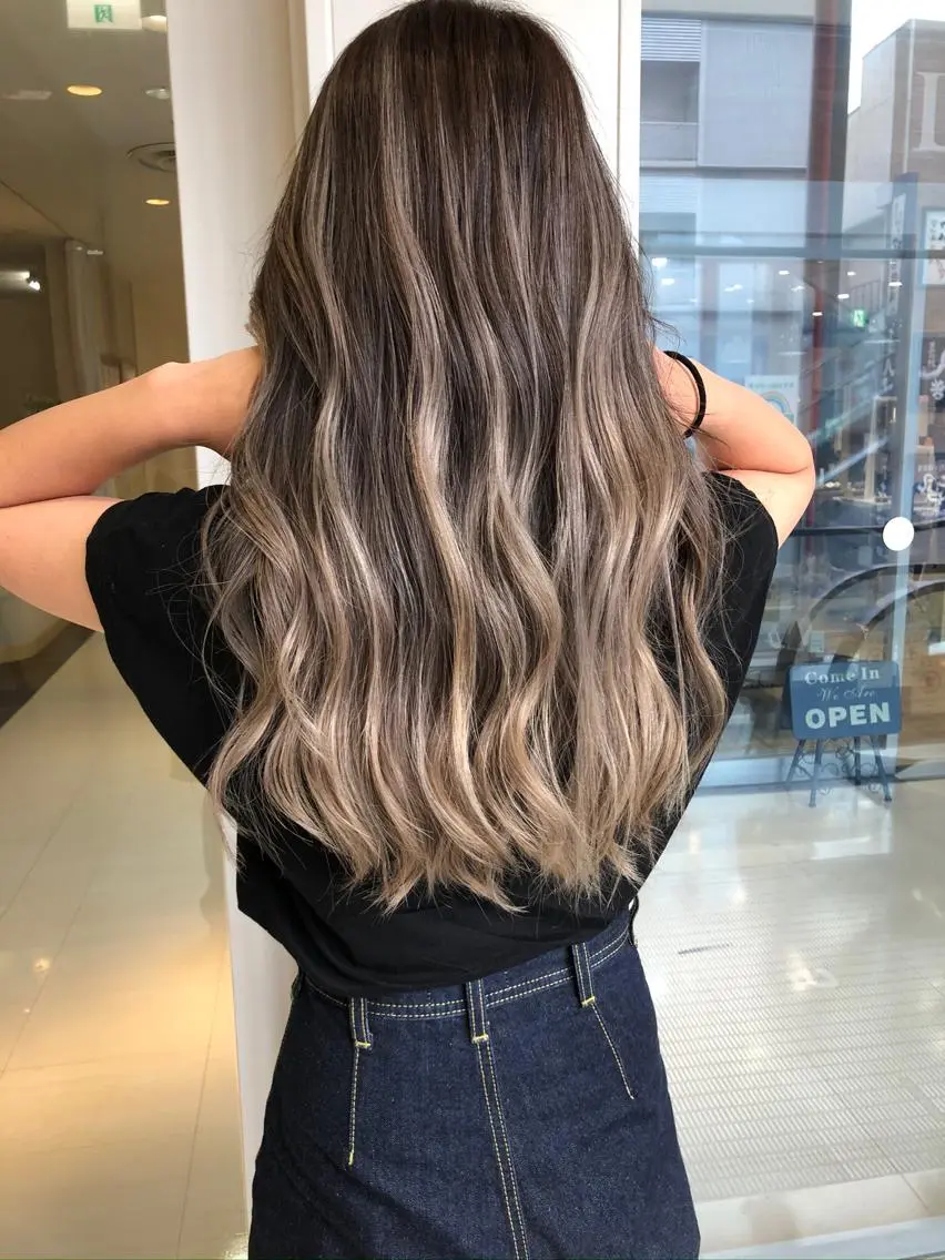 ロング カラー バレイヤージュ レイヤーカット タナカ タクヤのヘアスタイル