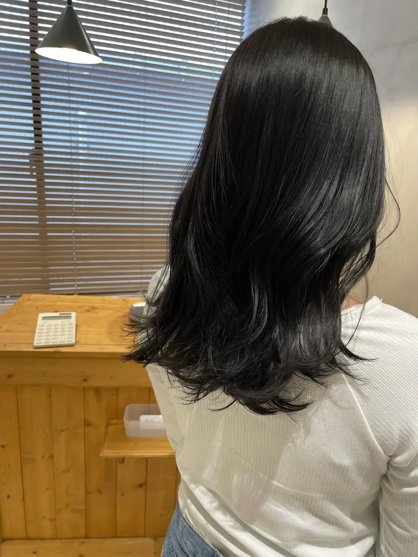 ミディアム カラー 外山 実咲のヘアスタイル