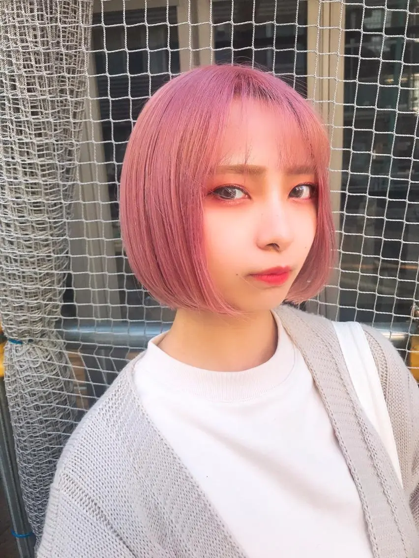 ミディアム カラー ピンクカラー ホワイト&レイヤーカ ットエクステ長畠俊輔のヘアスタイル