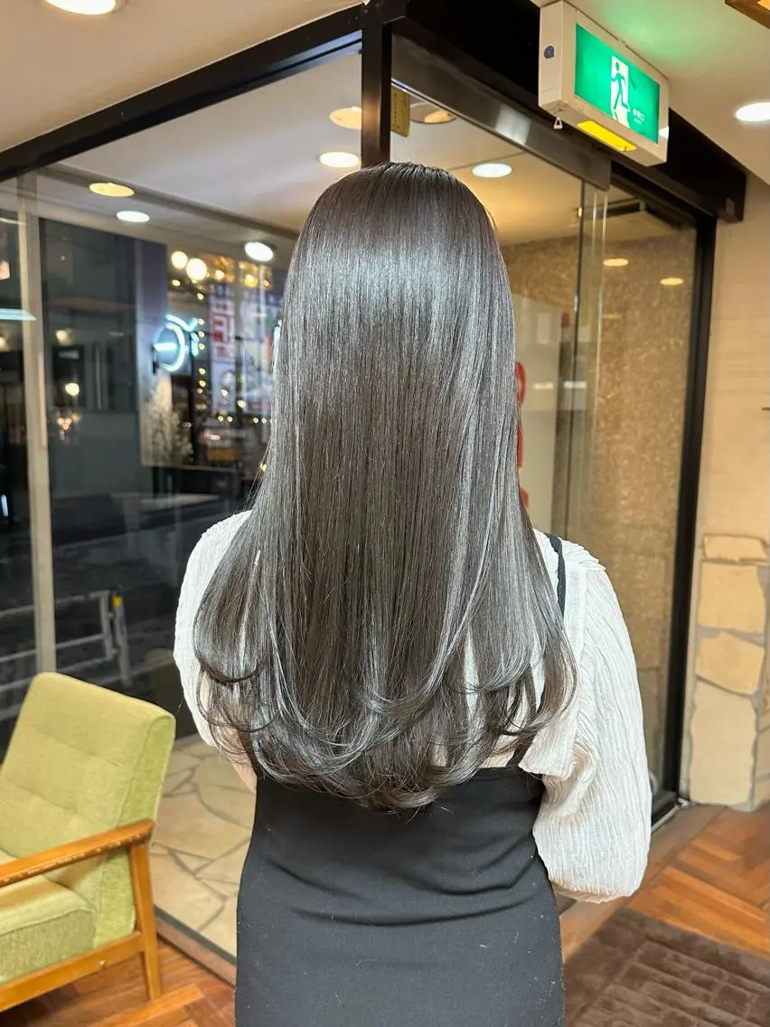 ロング カラー ブリーチ グレージュ ブリーチなしカラー レイヤーカット 矢野 晃平のヘアスタイル