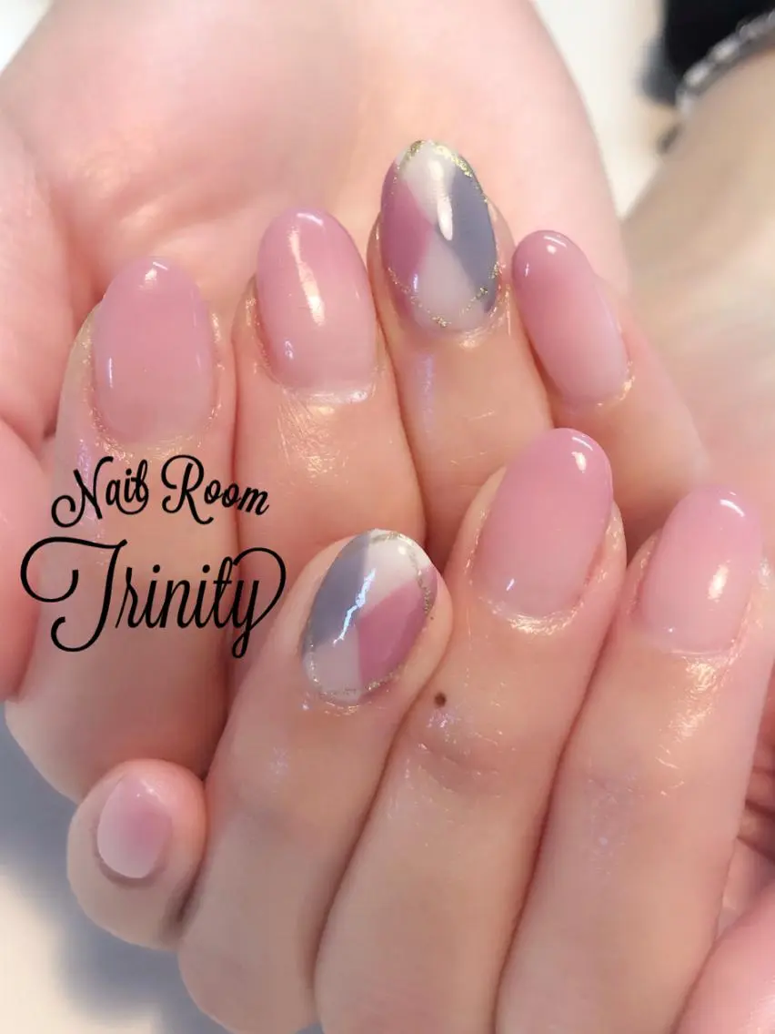 ネイル ハンドネイル Trinity ネイリストスタッフのネイルデザイン