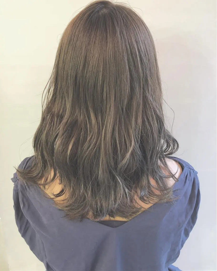 ミディアム カラー ハイライトカラー ハイライト カット ヘアカラー 齋藤 咲のヘアスタイル