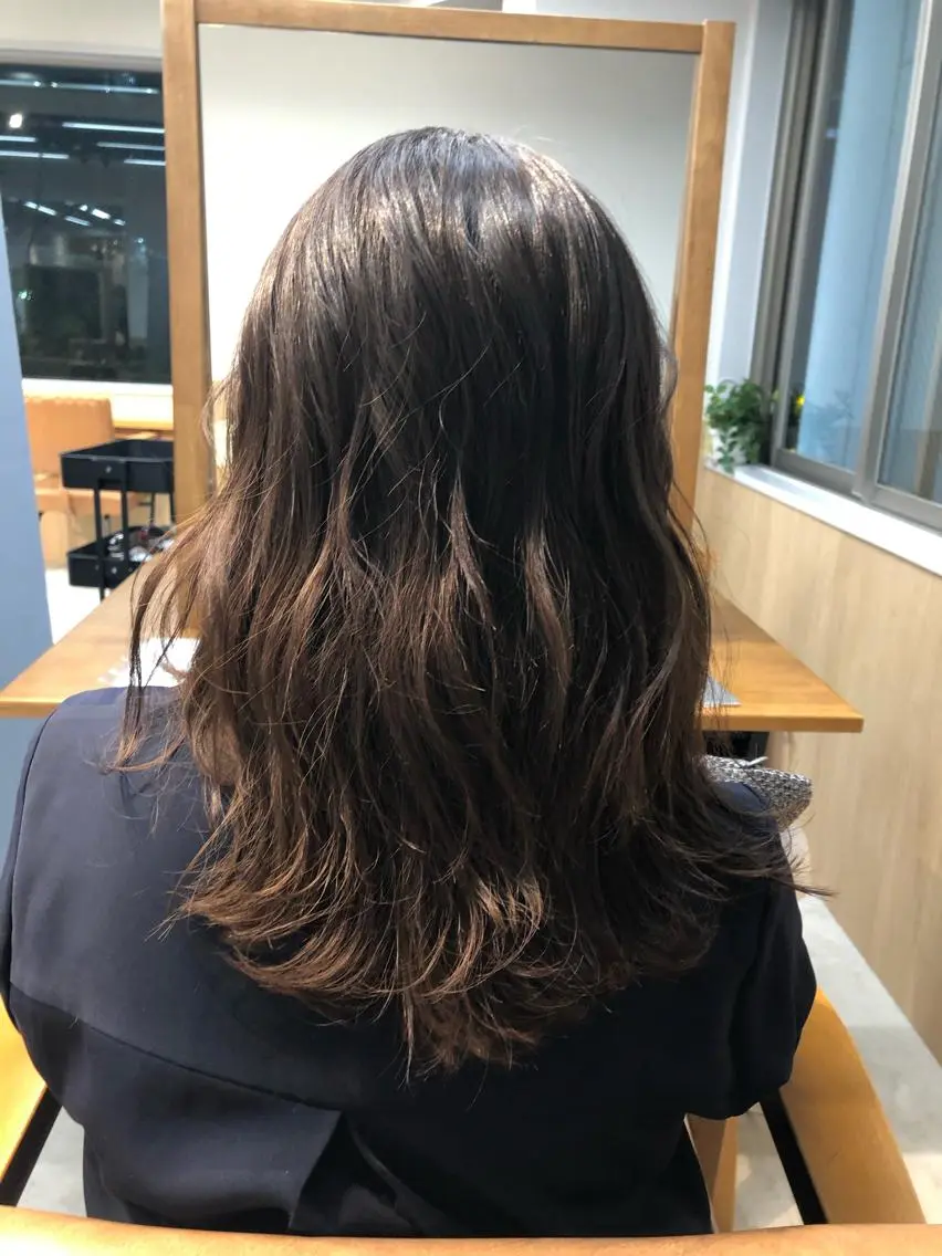 セミロング カット ヘアカラー 杉野 凜のヘアスタイル