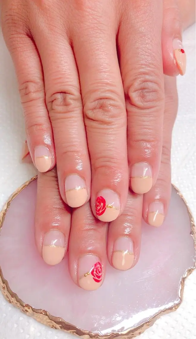 ネイル アートネイル フレンチネイル ハンドネイル CROWN プライベートサロンのネイルデザイン