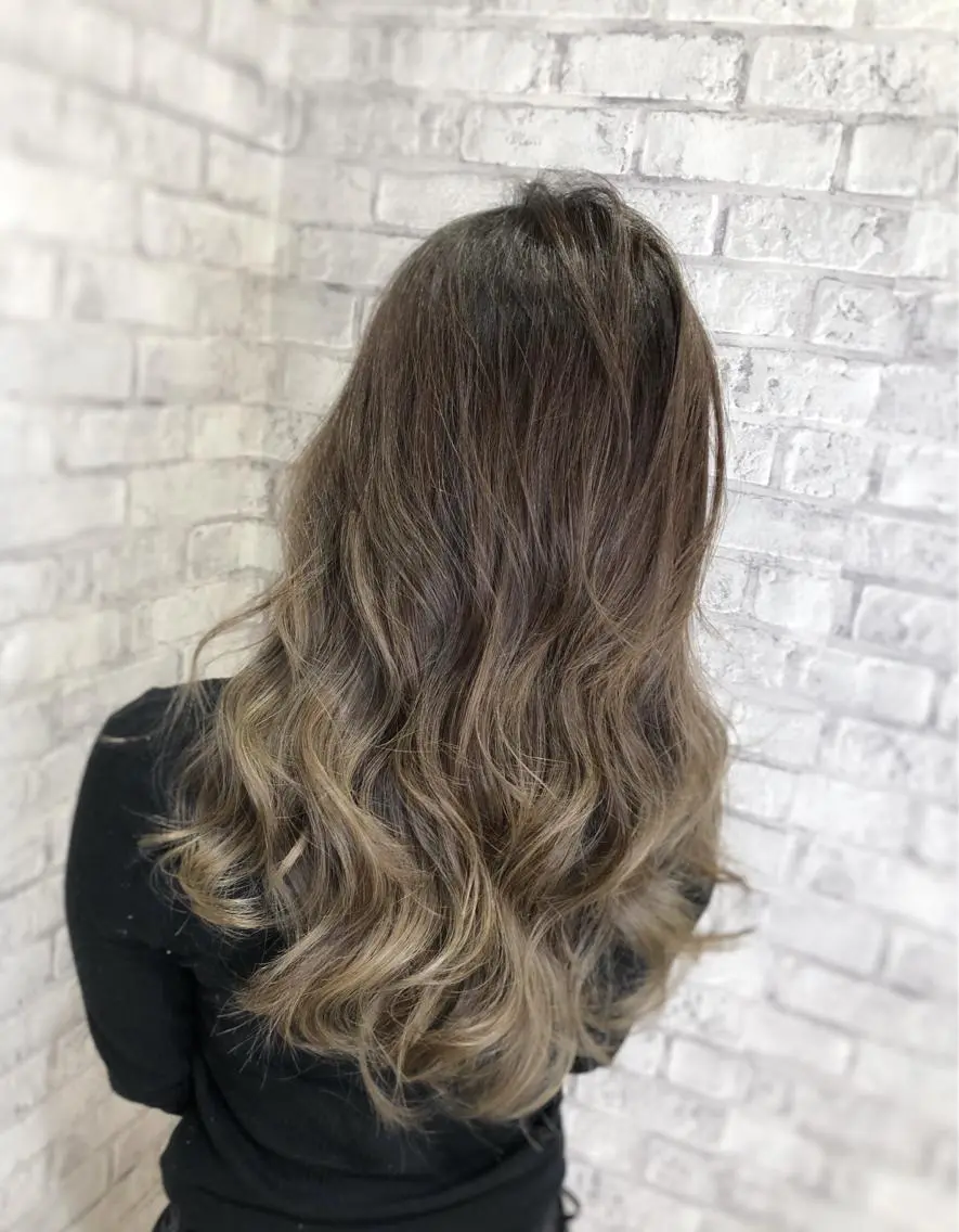 セミロング カラー ヘアアレンジ レイヤーカット カット ヘアカラー トリートメント 秋山 幸太のヘアスタイル