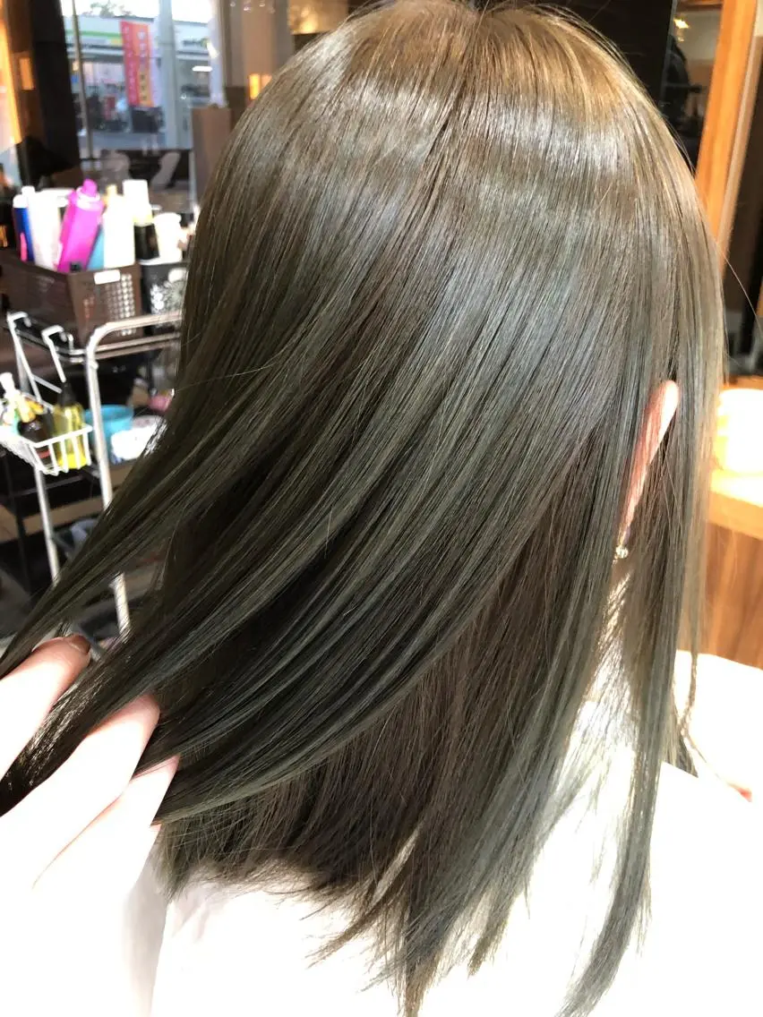 ミディアム カラー 透明感カラー 脱白髪染め美容師 竹内涼乃のヘアスタイル
