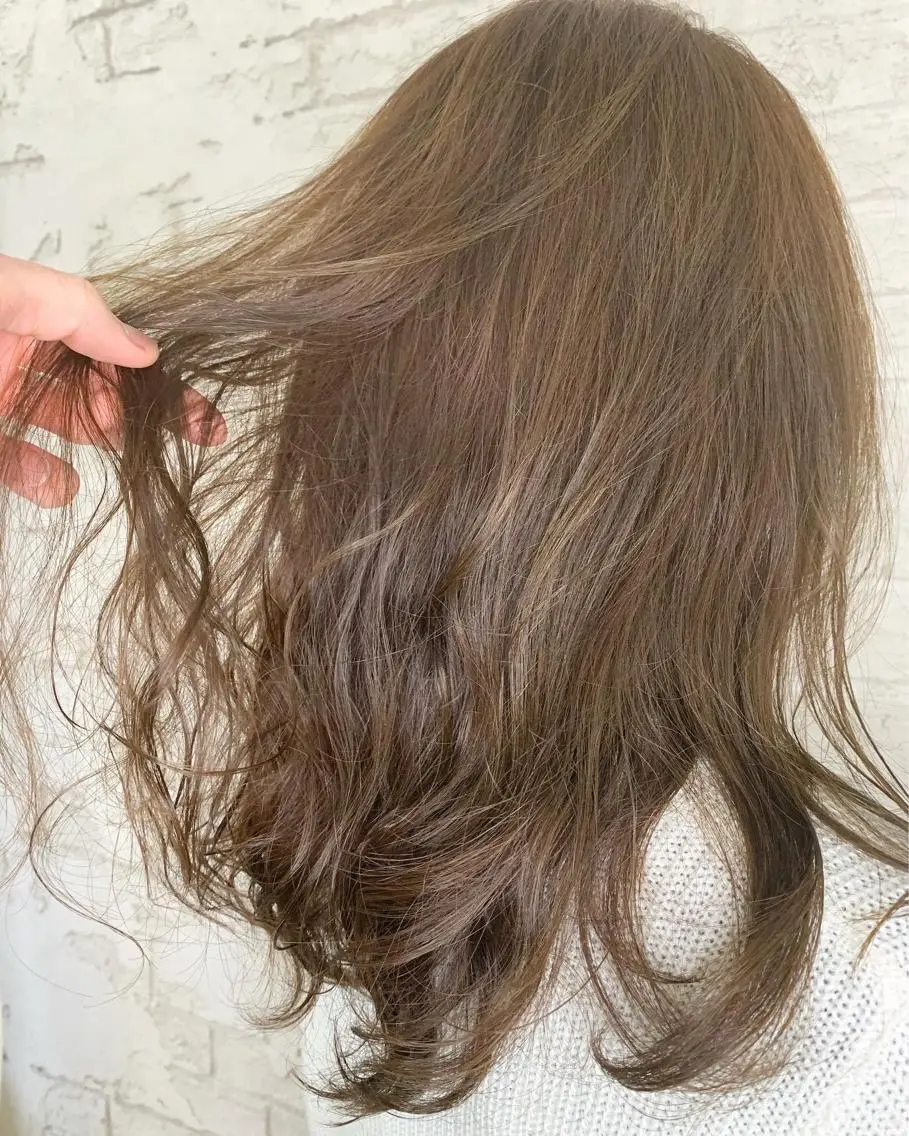 ミディアム カラー アッシュ アッシュブラウン ブラウンカラー ブリーチ特化 ハイトーンRYOYAのヘアスタイル