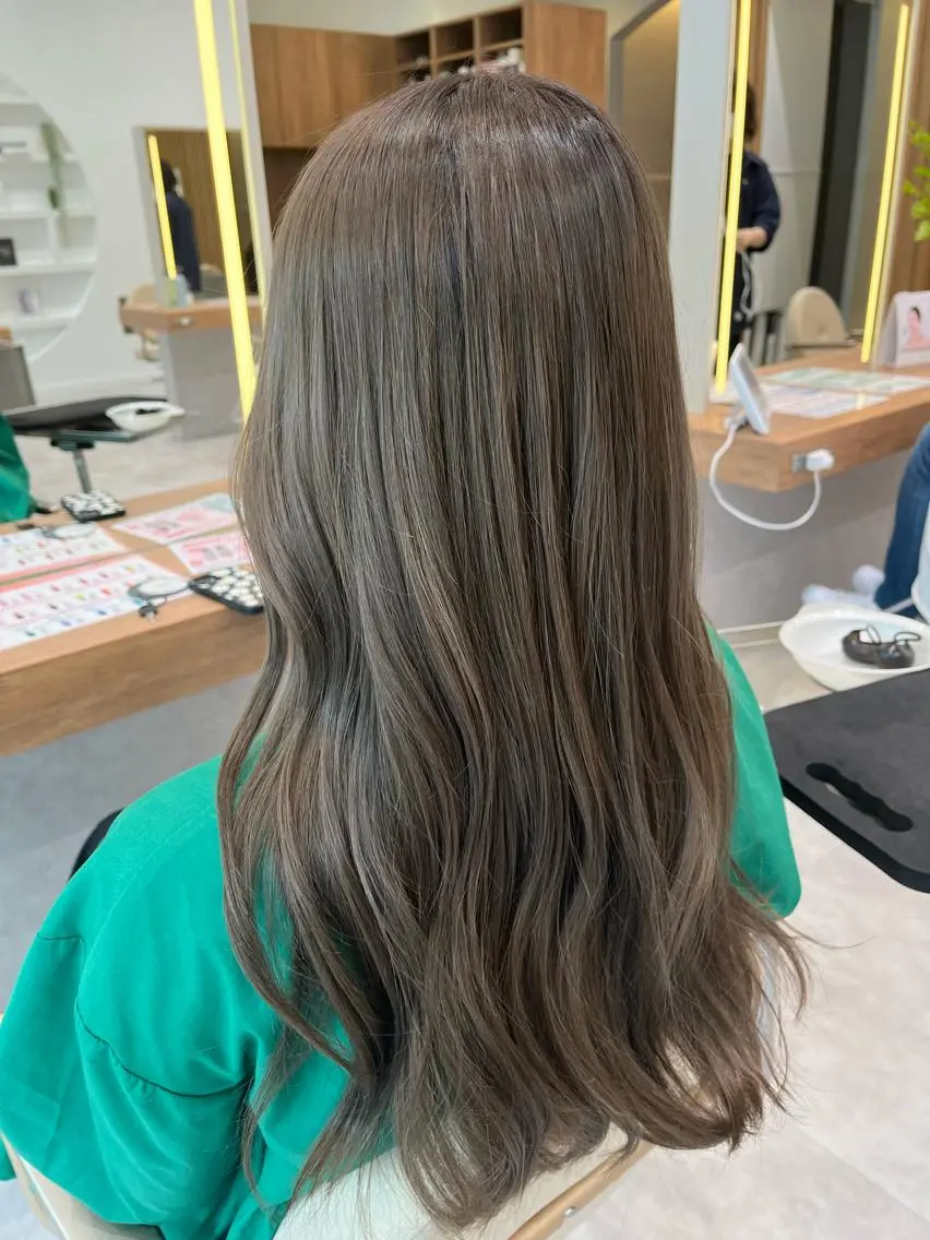ロング カラー グレージュ オリーブグレージュ オリーブグレー 木野田 萌のヘアスタイル