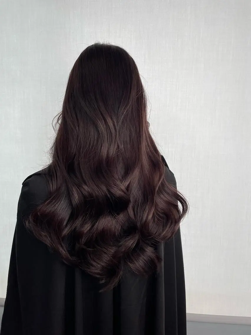 ミディアム カラー カット ヘアカラー トリートメント レイヤーカット 西村あきやのヘアスタイル