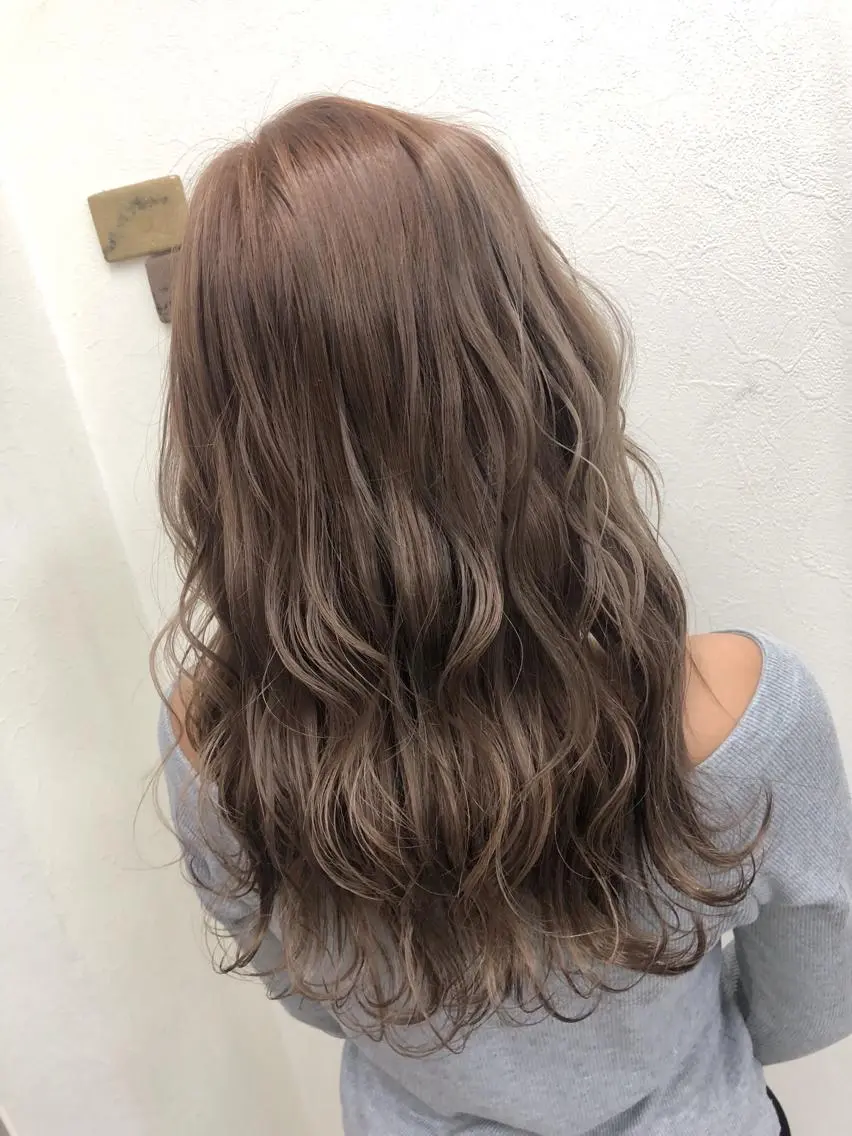 セミロング カラー グレージュ MAKO ❤️🔥NEXTのヘアスタイル