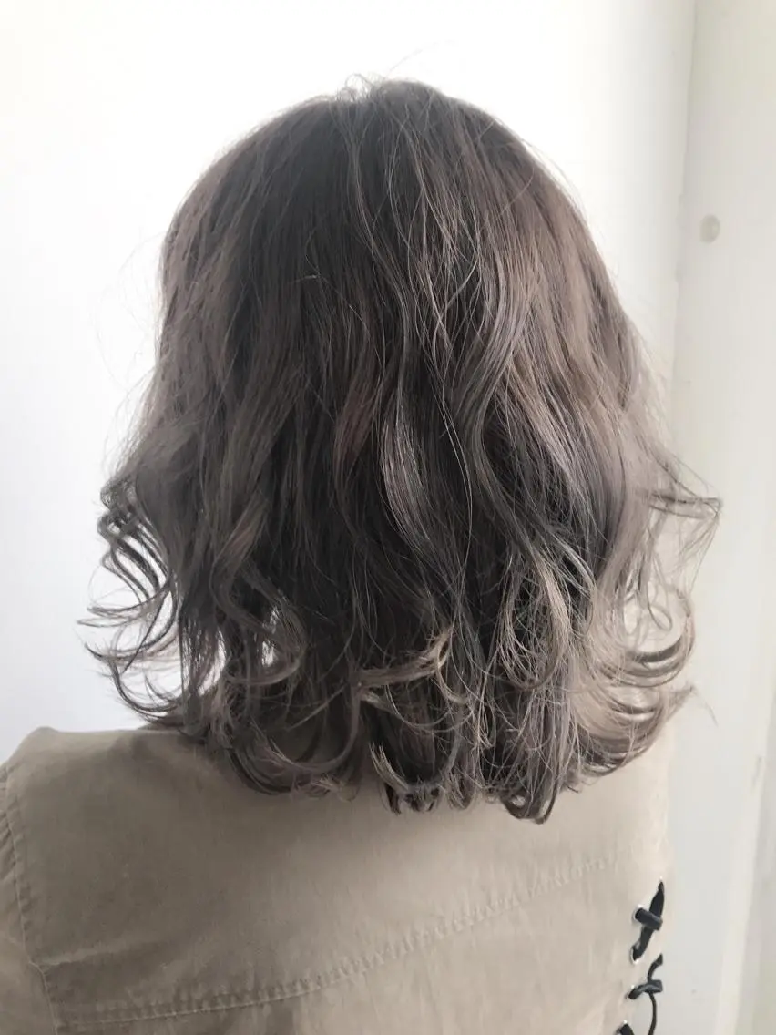 ミディアム カラー アッシュ 透明感カラー ダブルカラー ハイライトカラー ラベンダーカラー ヘアカラー トリートメント ヘッドスパ グレージュ/髪質改善 Yamato.hのヘアスタイル