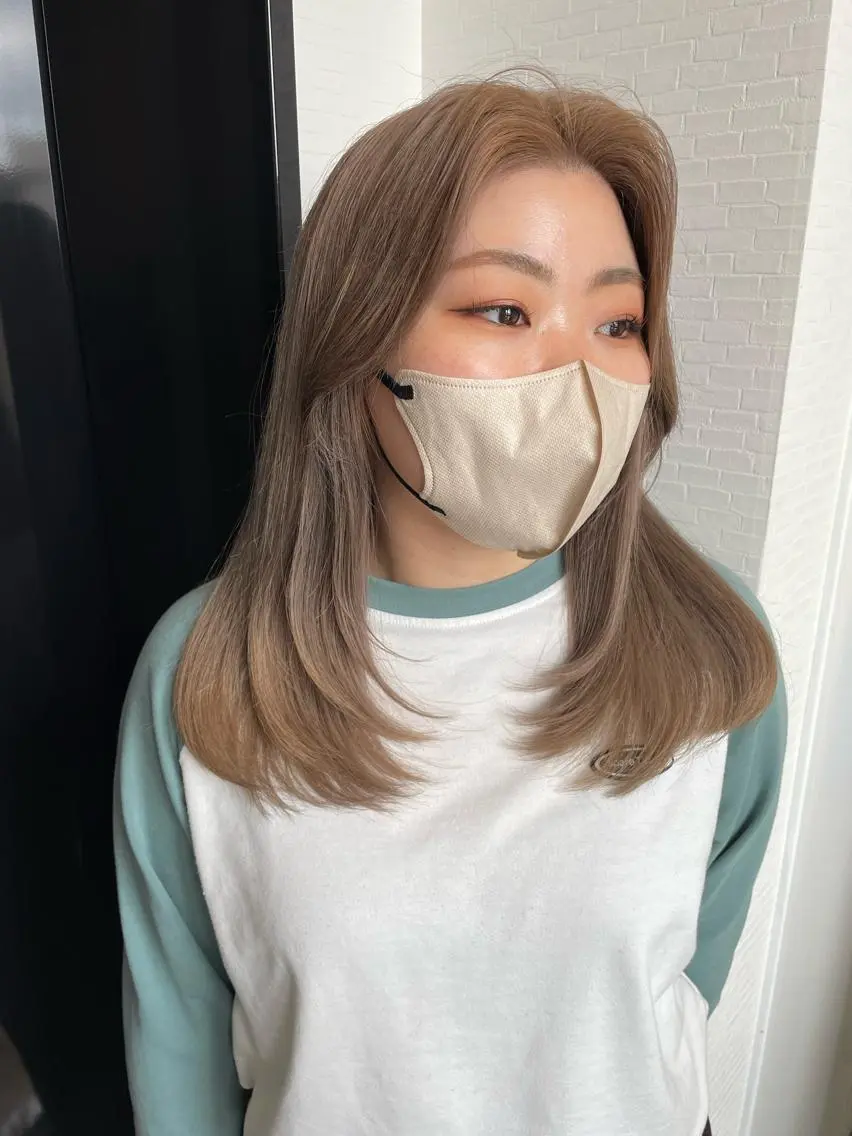ミディアム カラー ブロンド レイヤーカット カット ヘアカラー YUI/ ブリーチカラー🌷のヘアスタイル