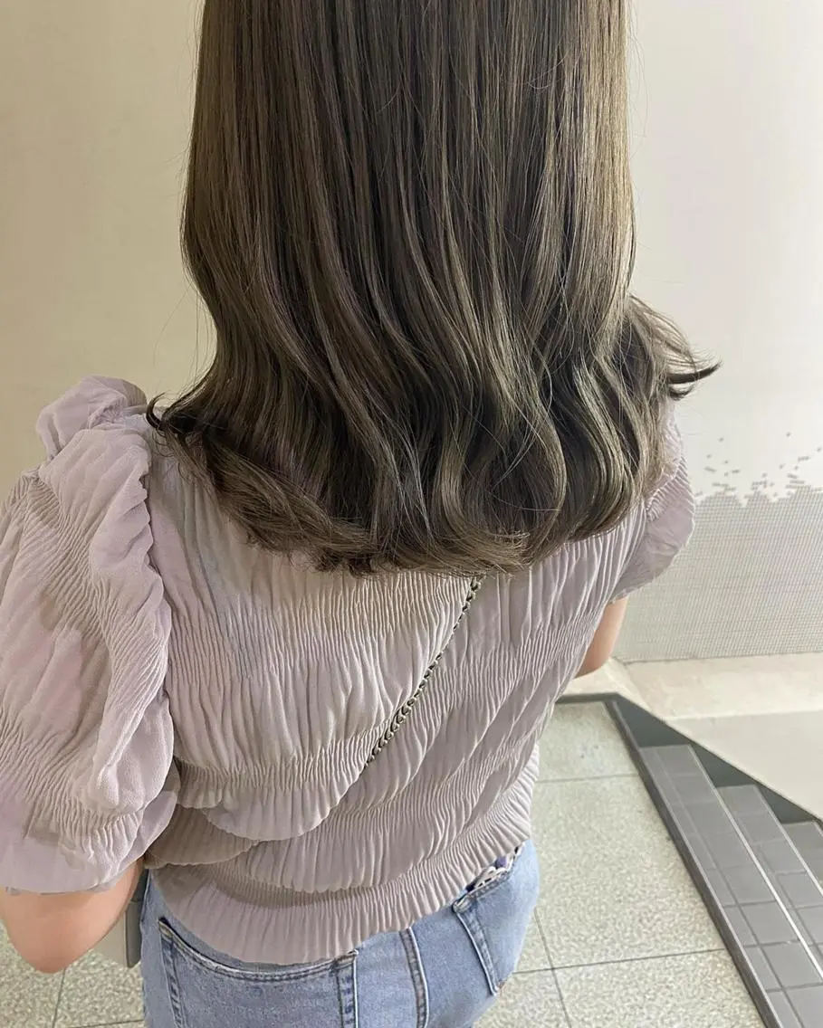 ミディアム カラー ベージュカラー ブリーチ 清村 和音のヘアスタイル