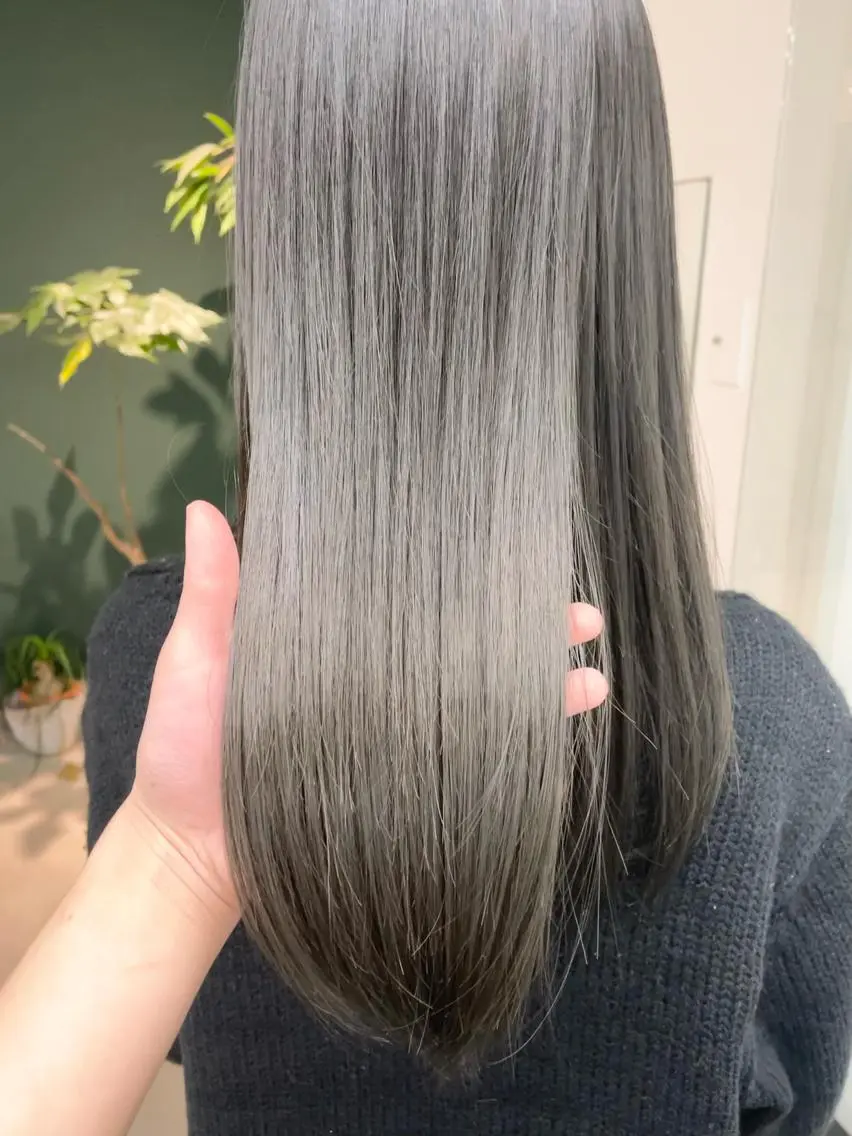 ロング カラー ブリーチ 透明感カラー ブリーチなしカラー オリーブカラー ひなた あゆみのヘアスタイル