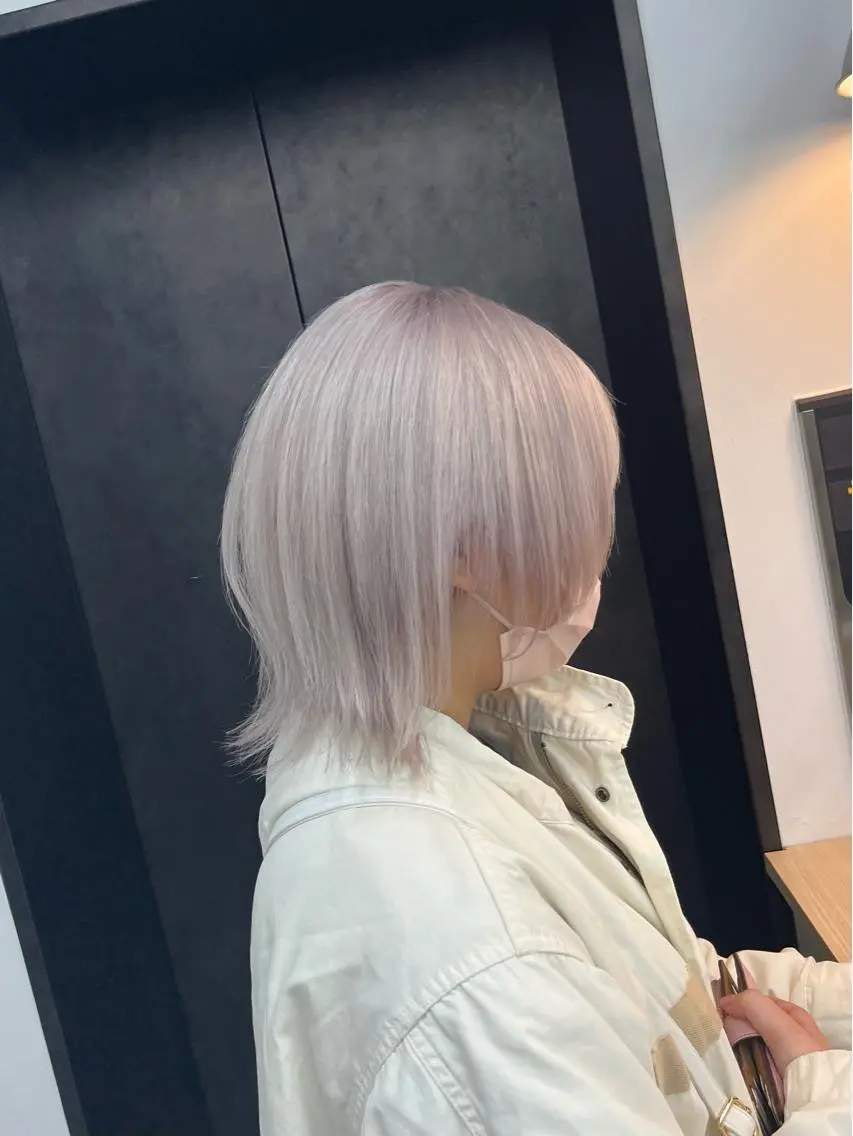 ミディアム イツク ⚡️ ルーツ/ハイトーンのヘアスタイル