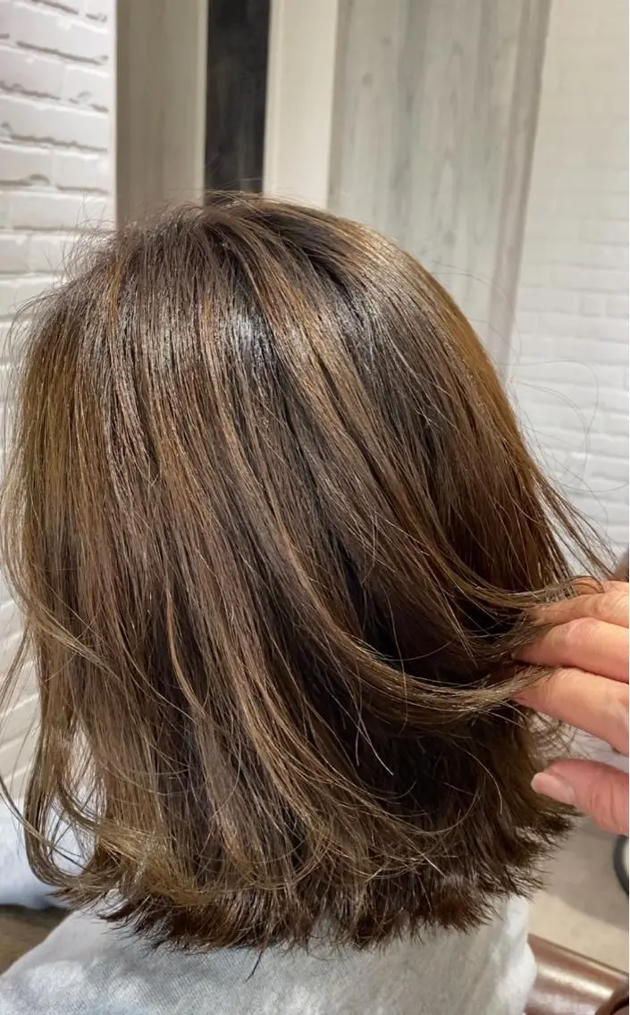 ミディアム カラー 切りっぱなしボブ バレイヤージュ ブリーチ ブリーチなしカラー ボブ Renatus店長 金子裕美のヘアスタイル