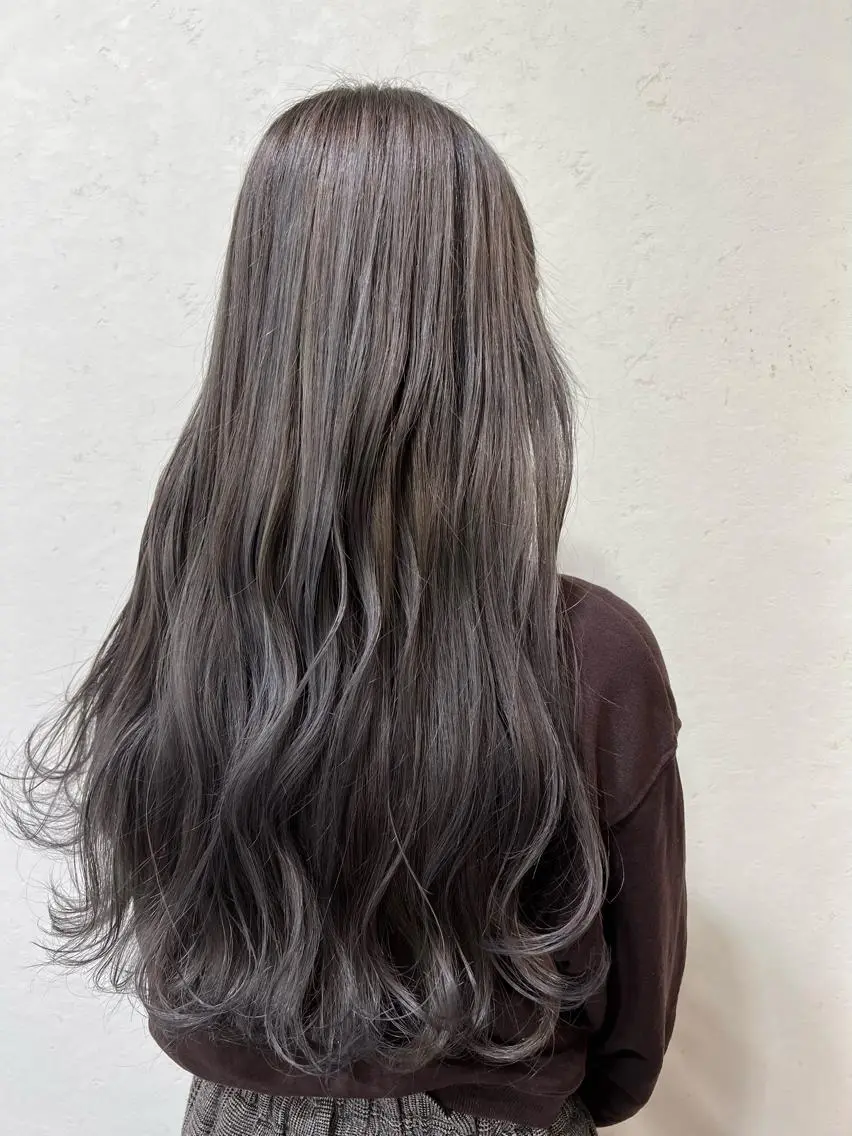 ロング カラー mana .のヘアスタイル