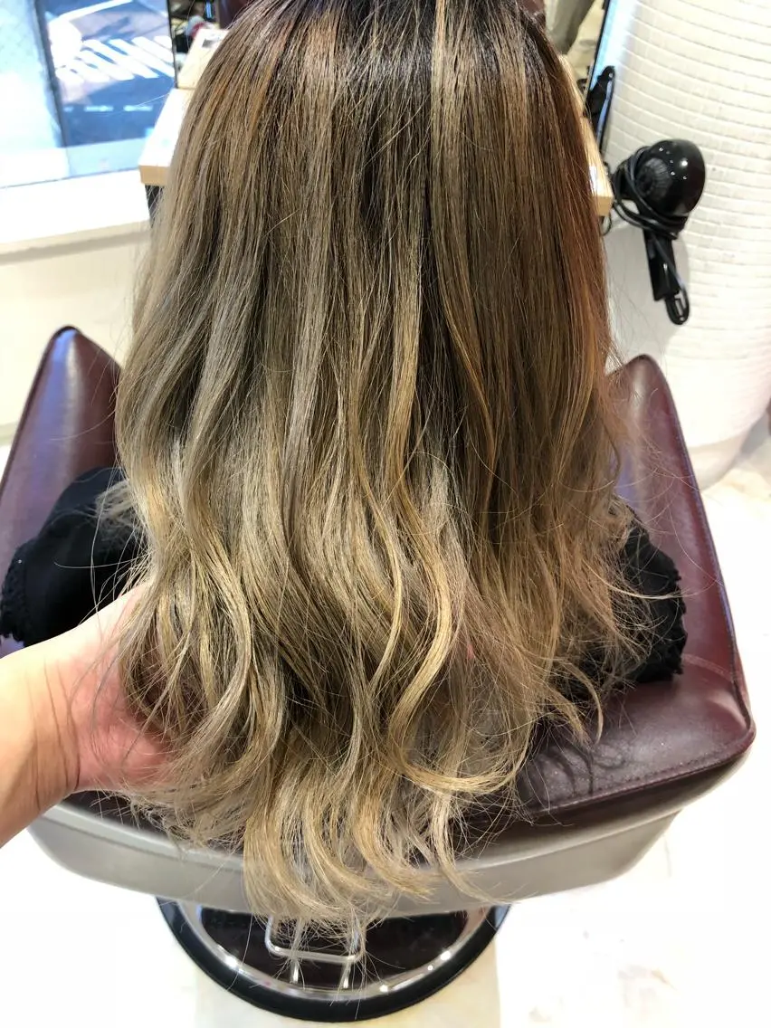 ロング カラー ダブルカラー soelle Hanaのヘアスタイル