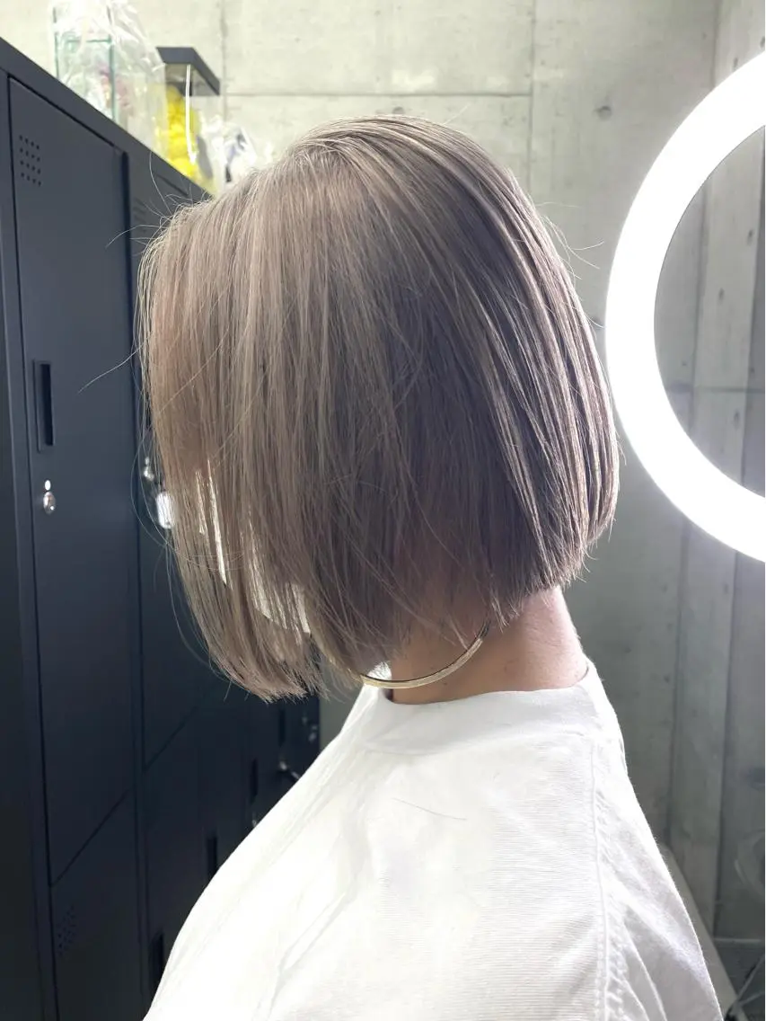 ショート アッシュ ボブ 外国人風カラー ハイライト 岡留 愛美のヘアスタイル