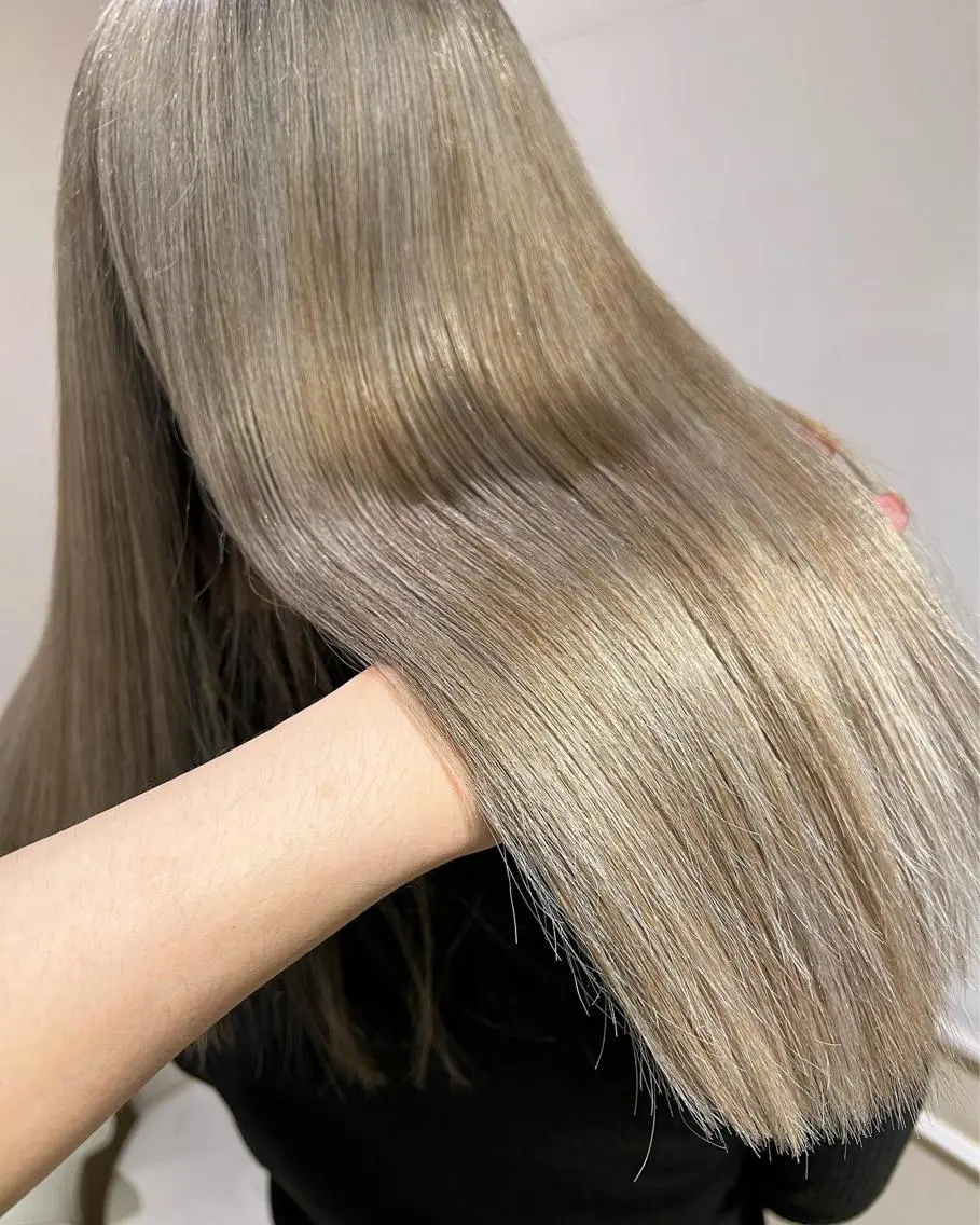 セミロング カラー レイヤー×艶髪特化 マネージャー安藤光司のヘアスタイル
