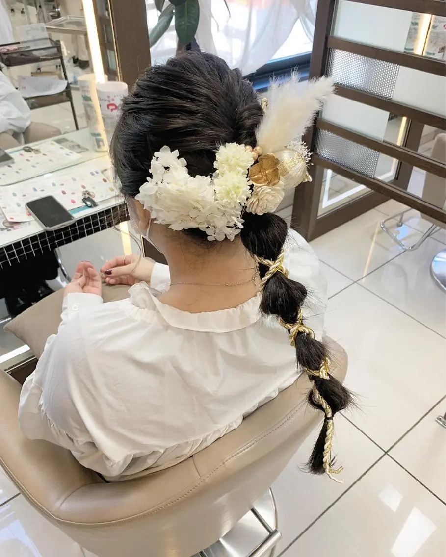 ロング カラー ヘアアレンジ 羽エクステ🪽 🤍まき🤍のヘアスタイル