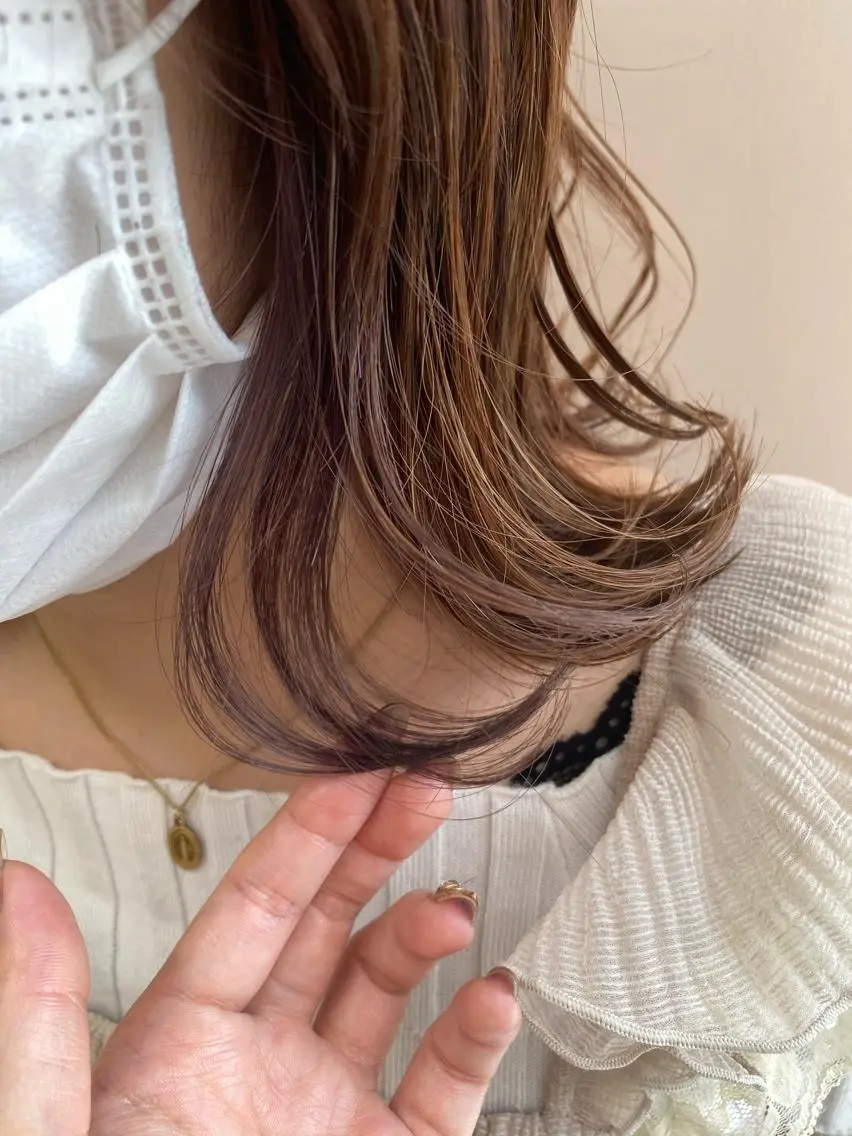 ミディアム カラー ピンクカラー ピンクパープル パープルカラー 小顔レイヤー/ ベージュ🤍Rieのヘアスタイル