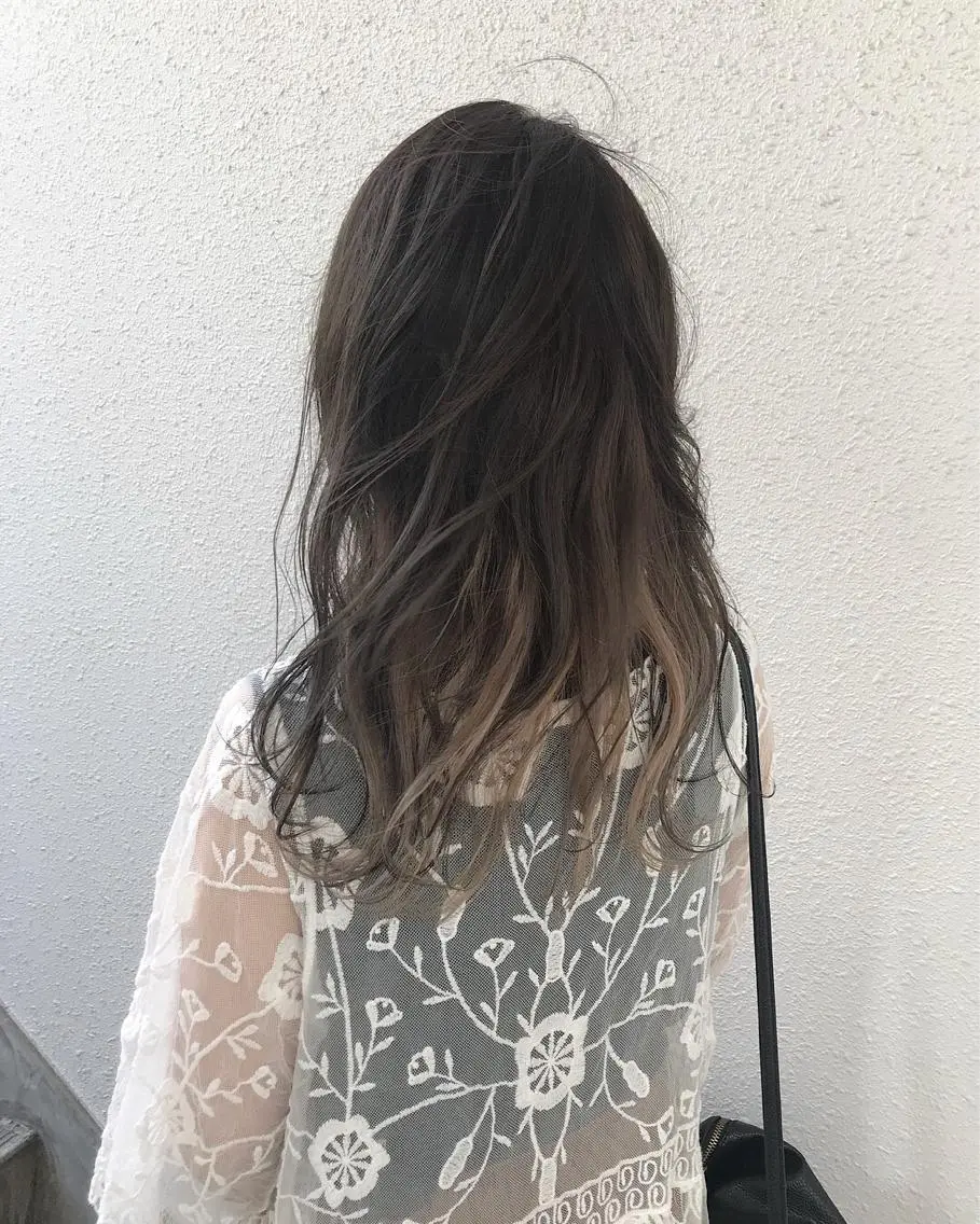 ロング カラー ベージュカラー ブリーチ ダブルカラー インナーカラー ホワイトベージュ インナーカラー/天神 ブリーチ/吉田のヘアスタイル