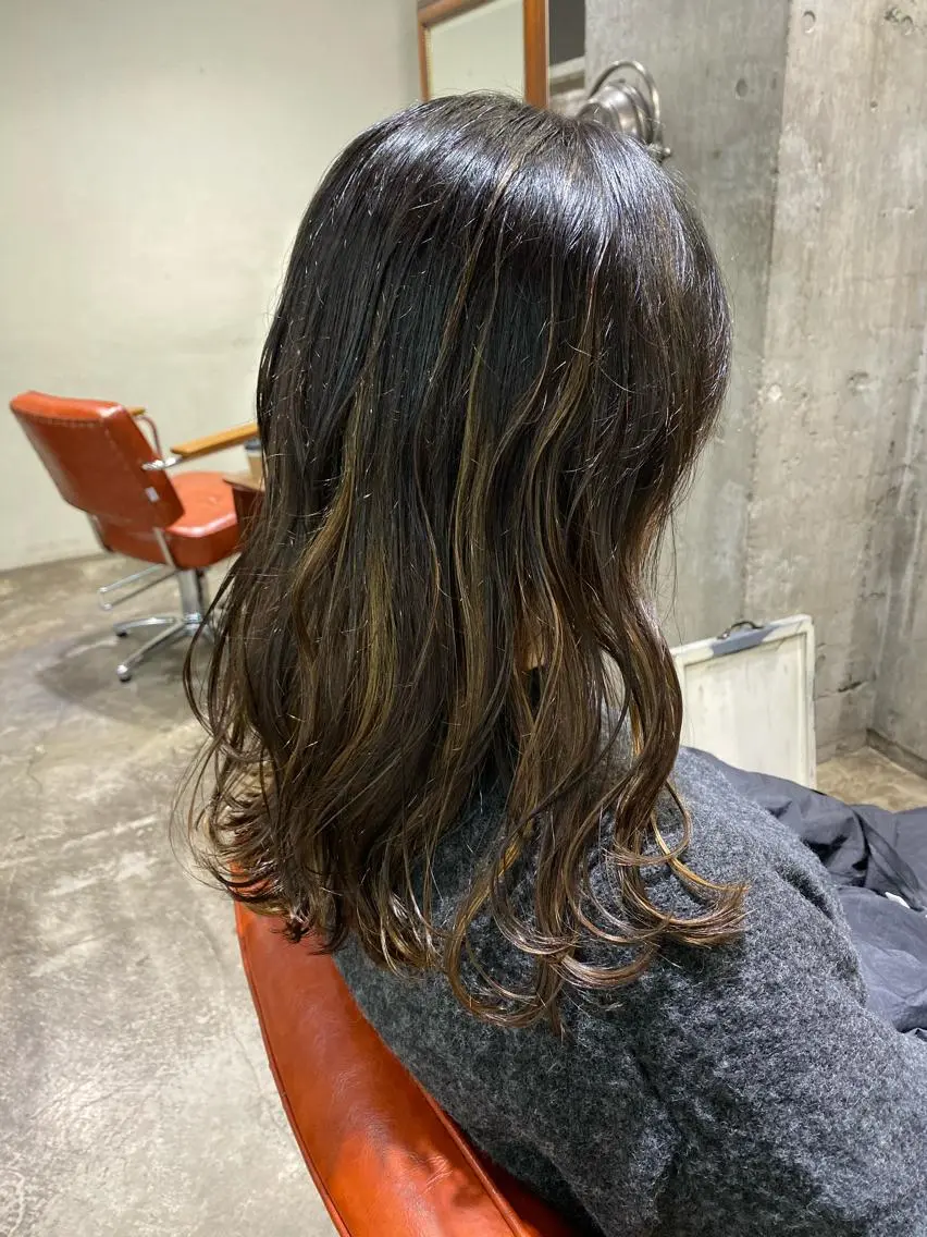 ミディアム カラー ハイライトカラー ハイライト サロンドミルク 原宿のヘアスタイル