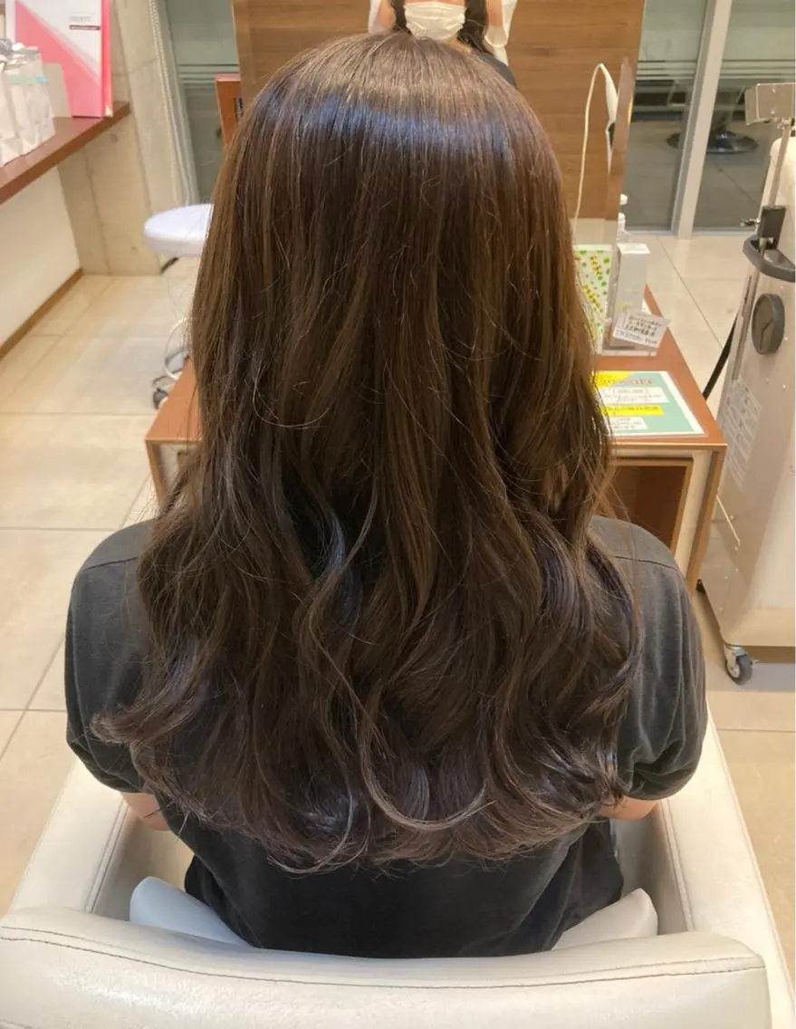 ロング カラー 岸田莉奈/ ゆるふわ/ナチュラルのヘアスタイル