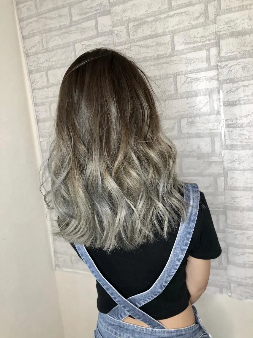 ミディアム カラー グレージュ 美髪・艶髪特化美容師 RYOJIのヘアスタイル