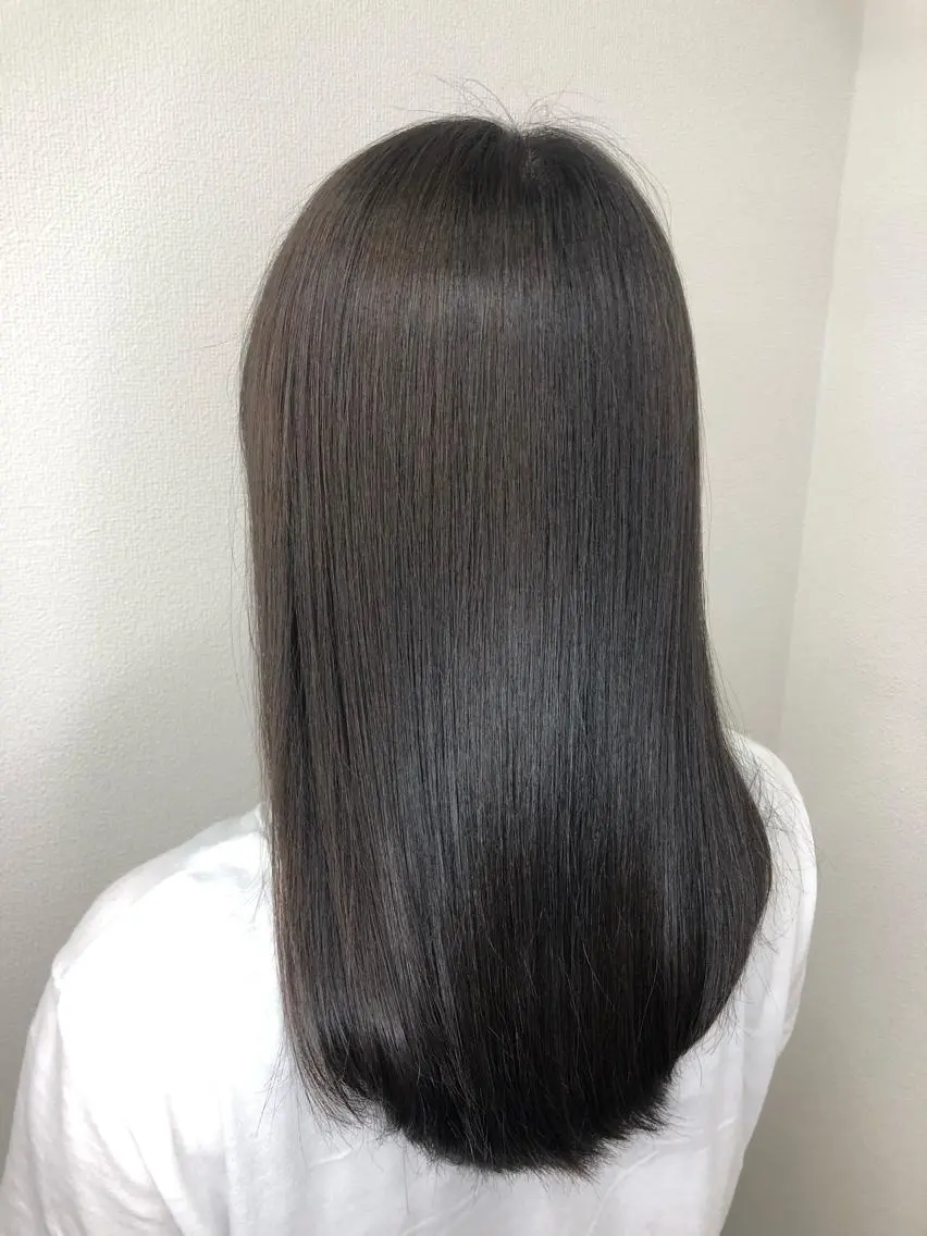 セミロング カット トリートメント 髪質改善ayame 横山諒のヘアスタイル