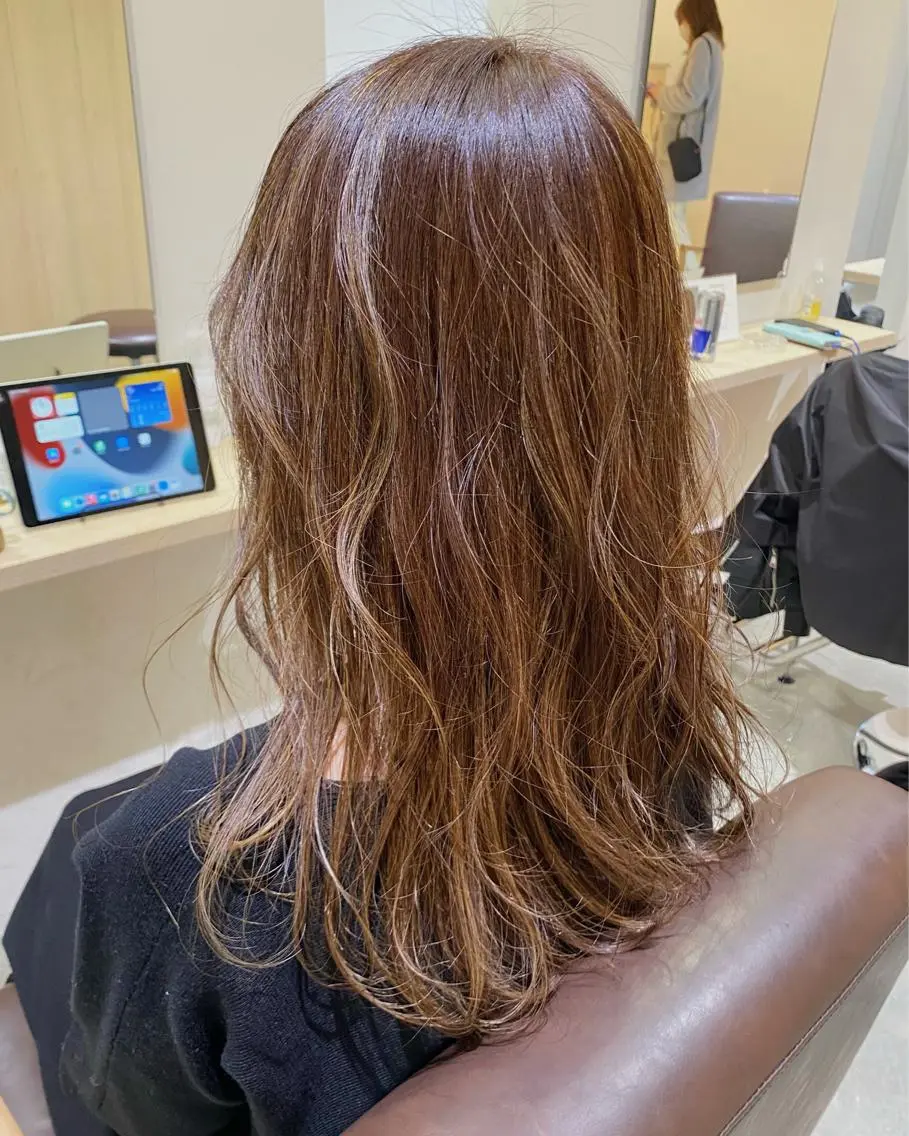 ロング カラー バレイヤージュ ブリーチ ダブルカラー イヤリングカラー グラデーションカラー カット ヘアカラー トリートメント 酸性ストレート/ブリ ーチなしWカラー河本のヘアスタイル