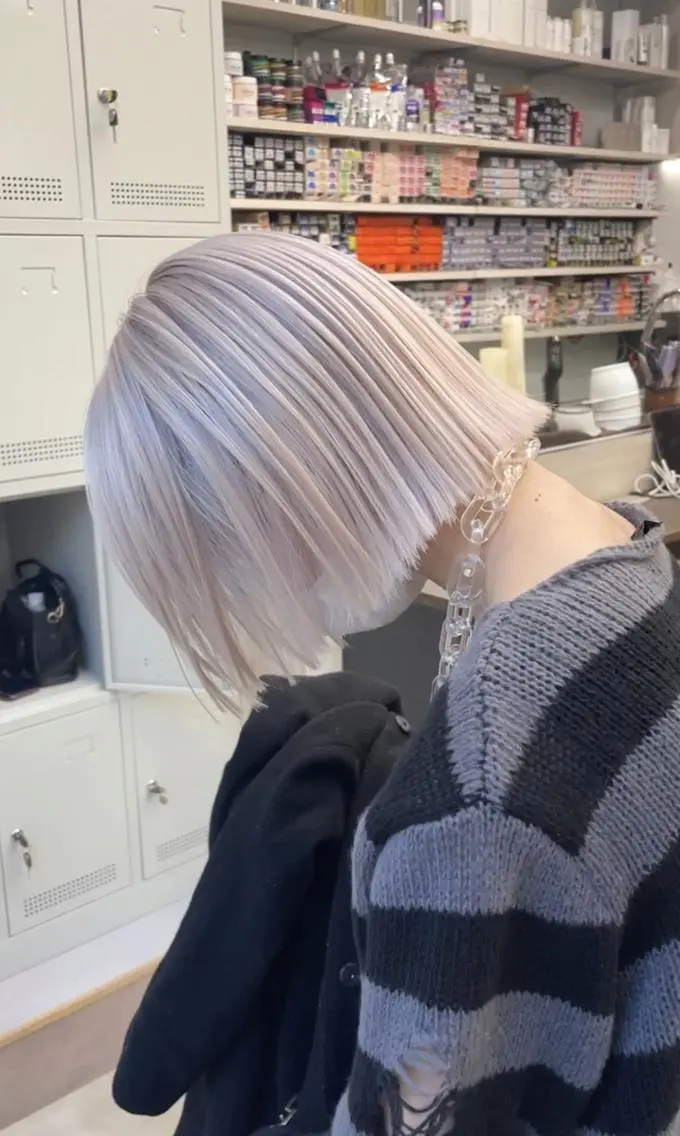 ミディアム カラー ハイトーンカラー ボブ カット ヘアカラー ケアブリーチ/ レイヤー/vardyのヘアスタイル