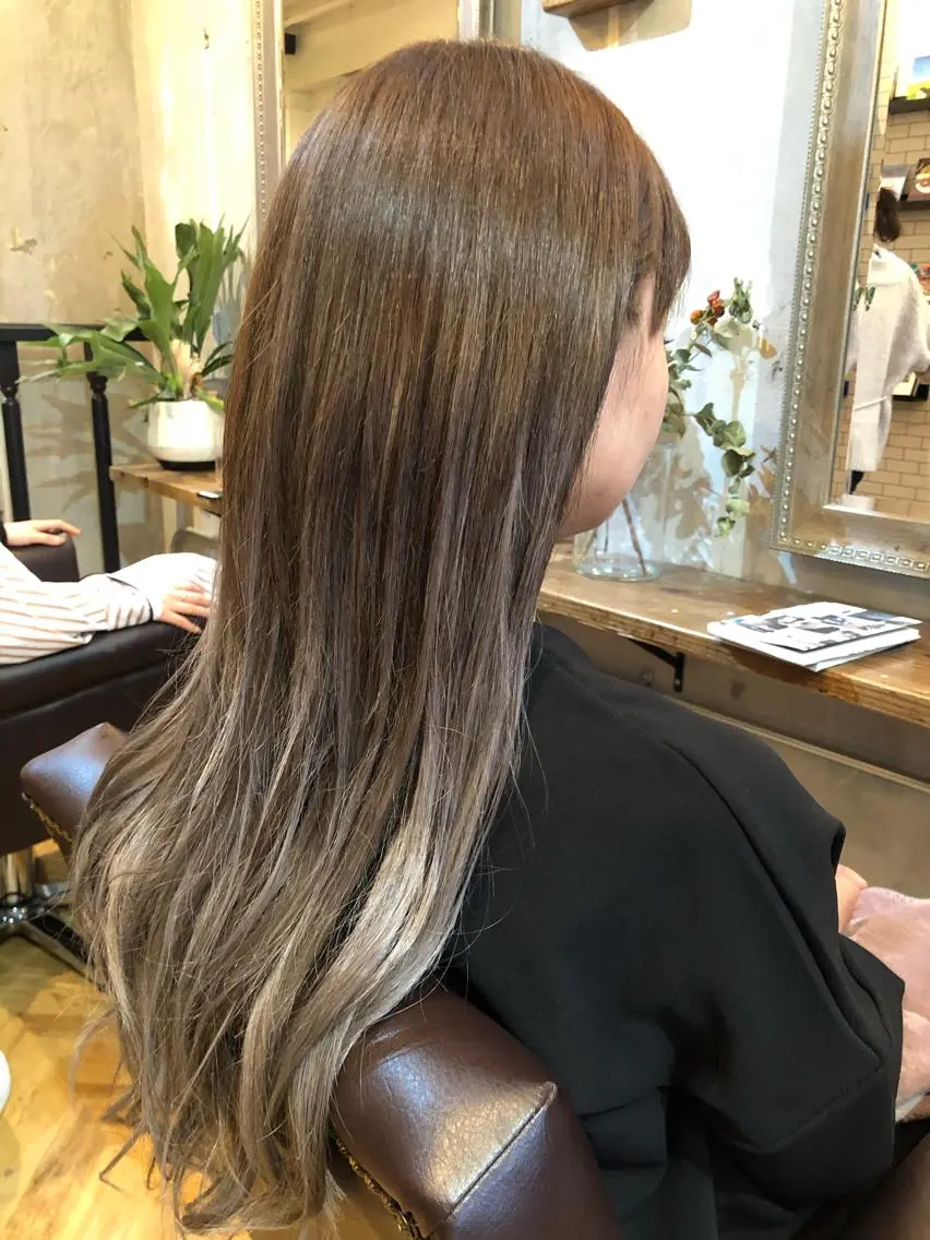 セミロング カラー シールエクステ アッシュ アッシュグレー エクステ エクステ指名No.1 【店長】橘田のヘアスタイル