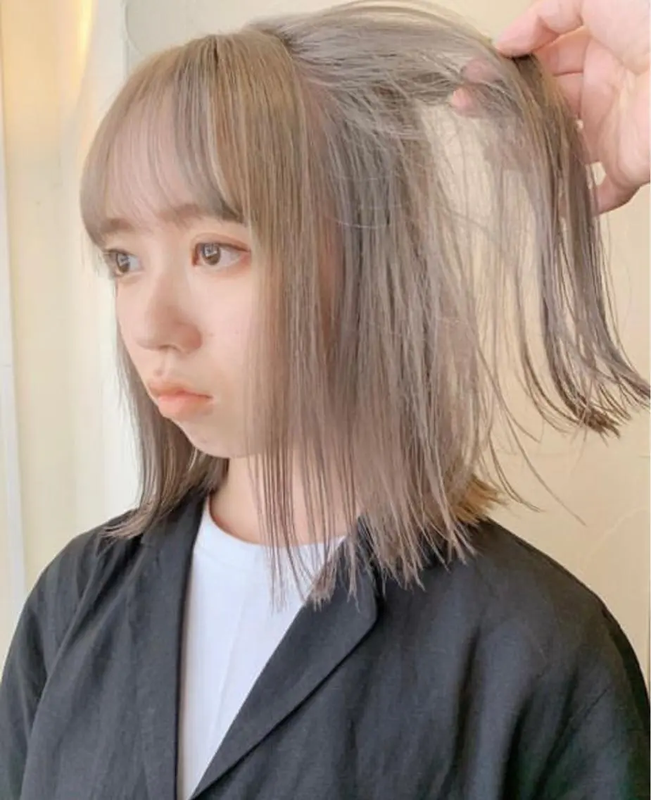 ミディアム カラー ベージュカラー ブリーチ ケアブリーチ ダブルカラー ミルクティーベージュ ヘアカラー 圧倒的デザイン力 店長🎨RENAのヘアスタイル