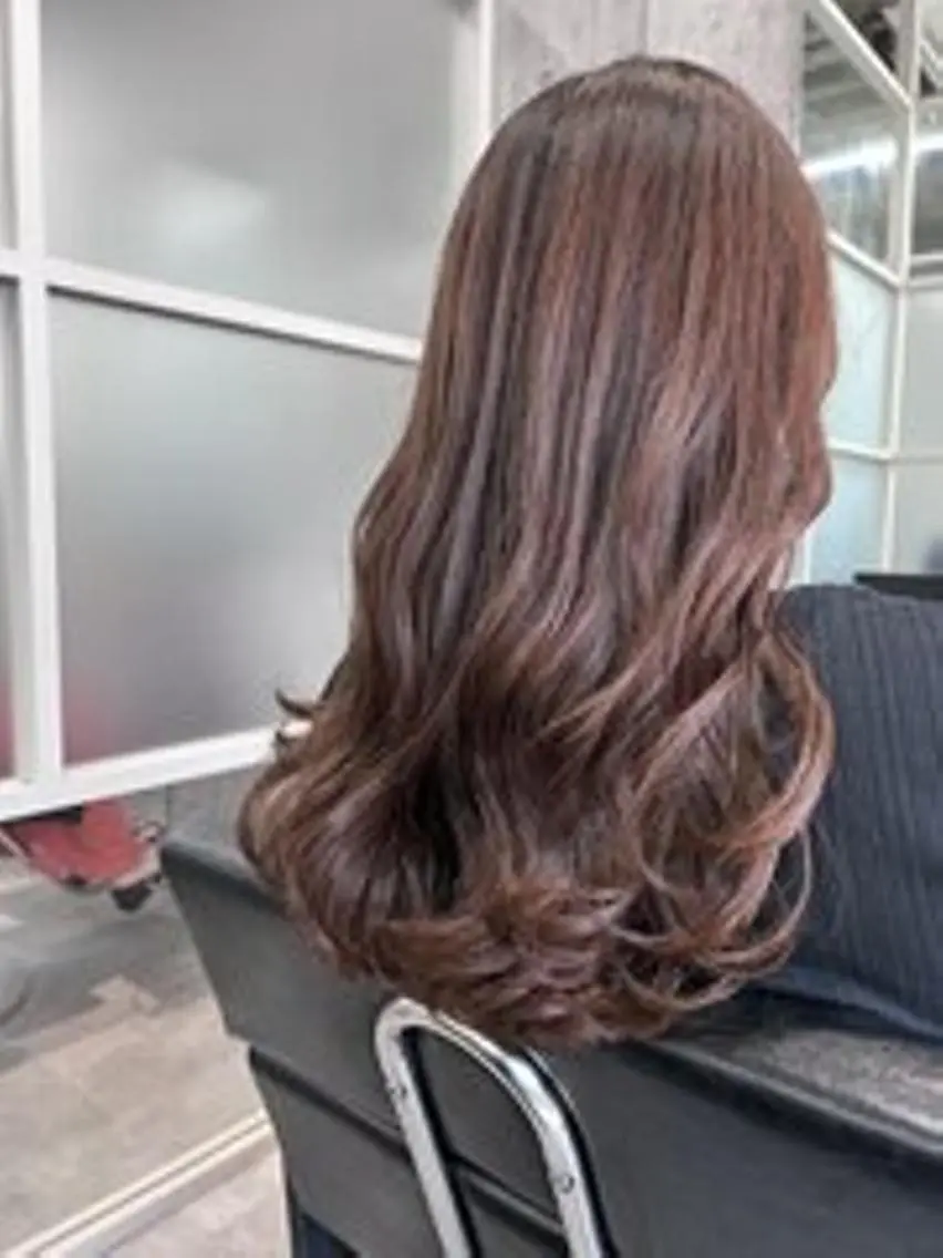 ミディアム newi 赤羽のヘアスタイル