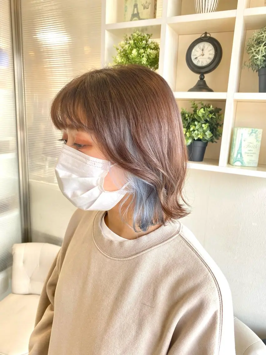 ミディアム カラー ブリーチ インナーカラー 小野 茉奈美のヘアスタイル