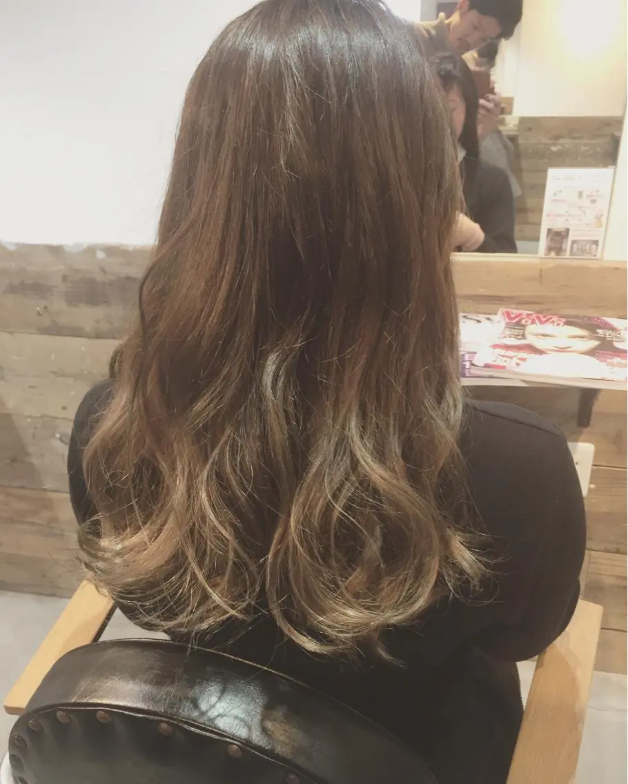 セミロング カラー パーマ アッシュ ベージュカラー ハイトーン×髪質改善 KENTAのヘアスタイル
