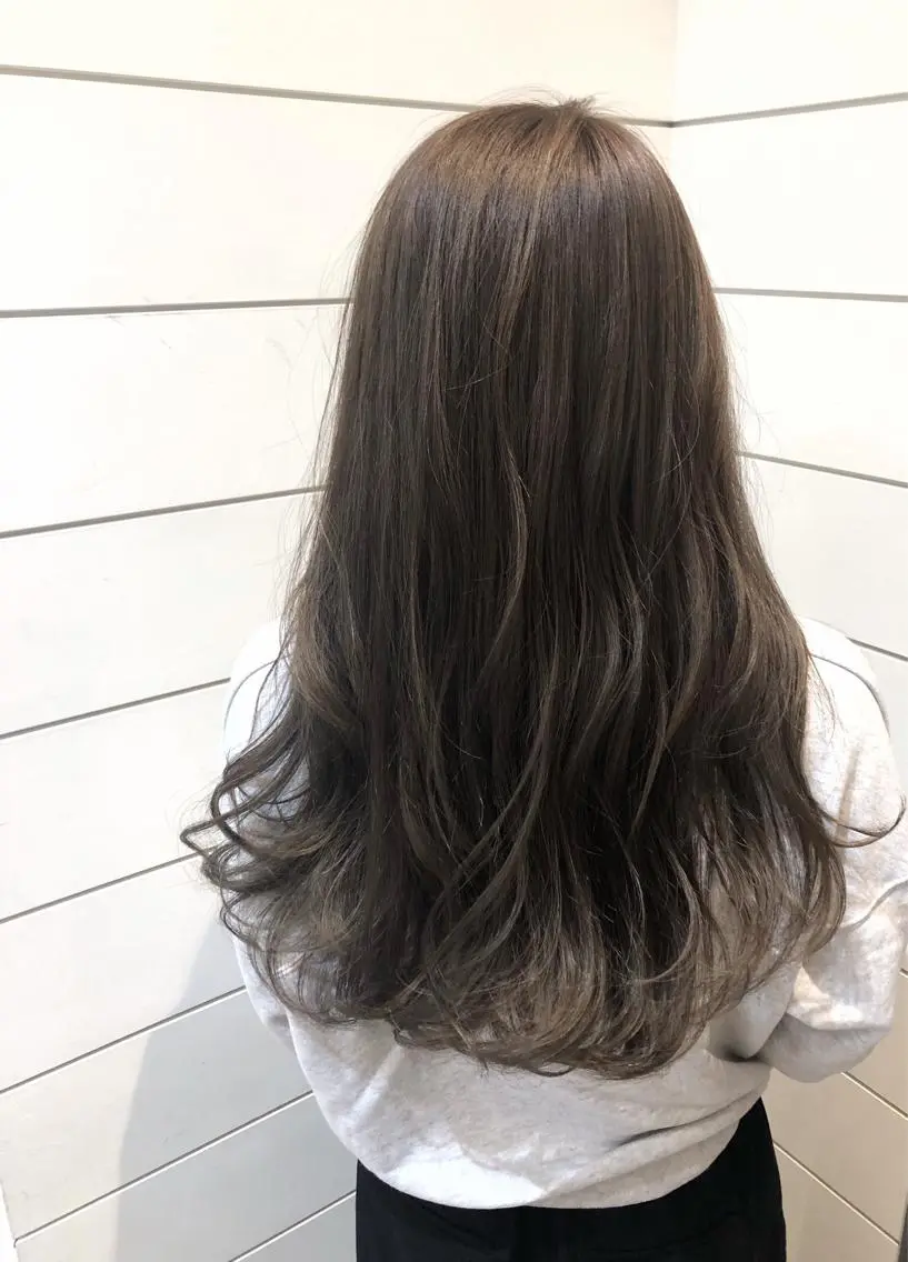 ロング カラー グレージュ カット ヘアカラー トリートメント 🍊新宿南口🍊 ERINAのヘアスタイル
