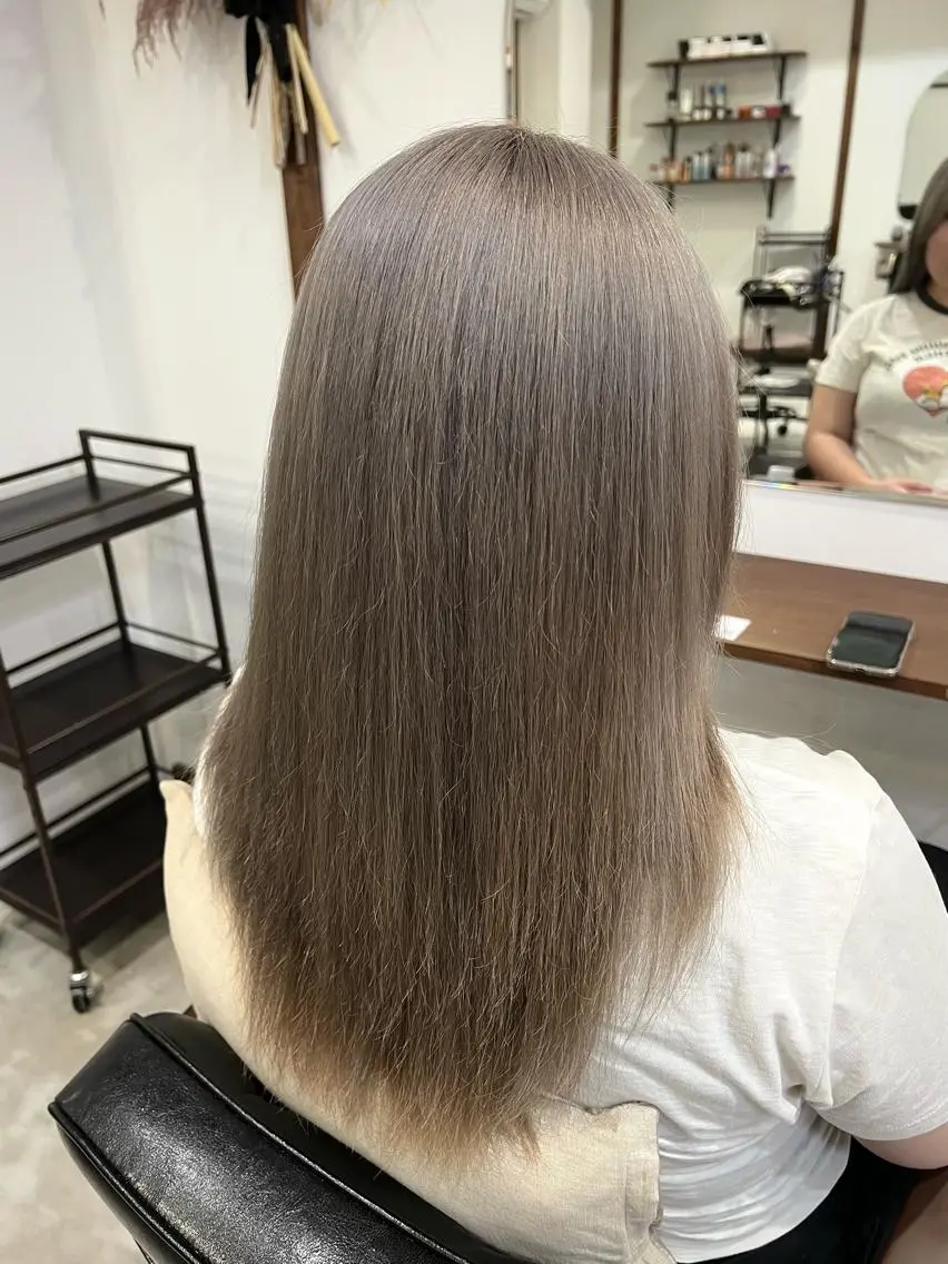 セミロング カラー ブリーチ カット ヘアカラー Ami ケアブリーチ/表参道のヘアスタイル